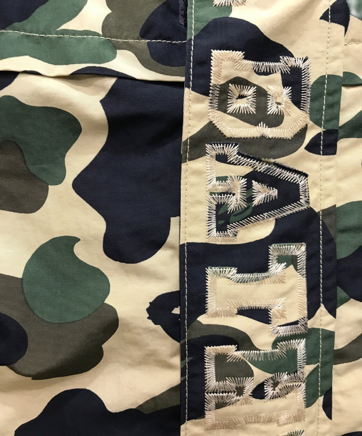 A BATHING APE (アベイシングエイプ) ナイロンカモフラジャケット ベージュ×カーキ サイズ:M