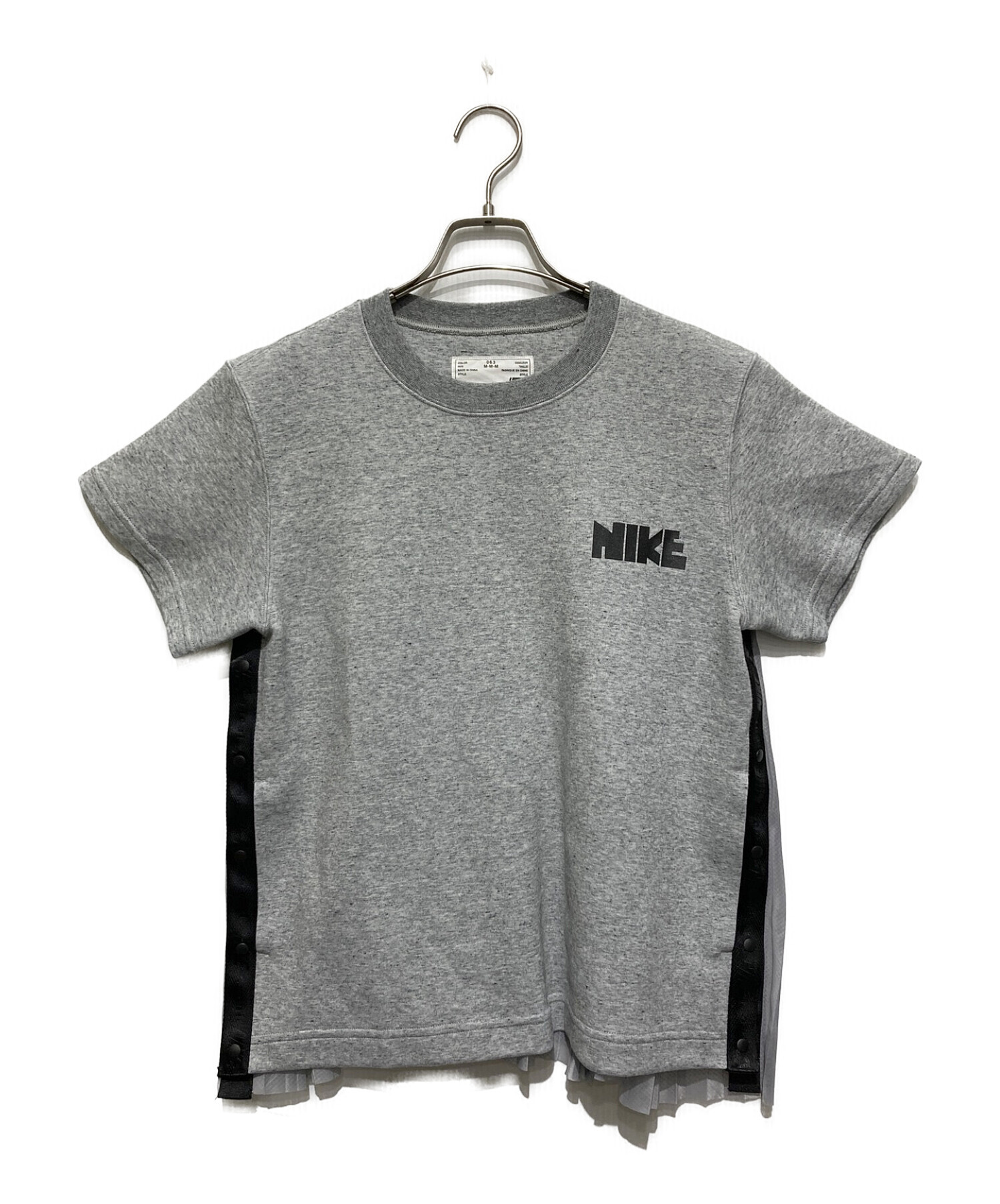 NIKE (ナイキ) sacai (サカイ) バックプリーツTシャツ グレー サイズ:SIZE M