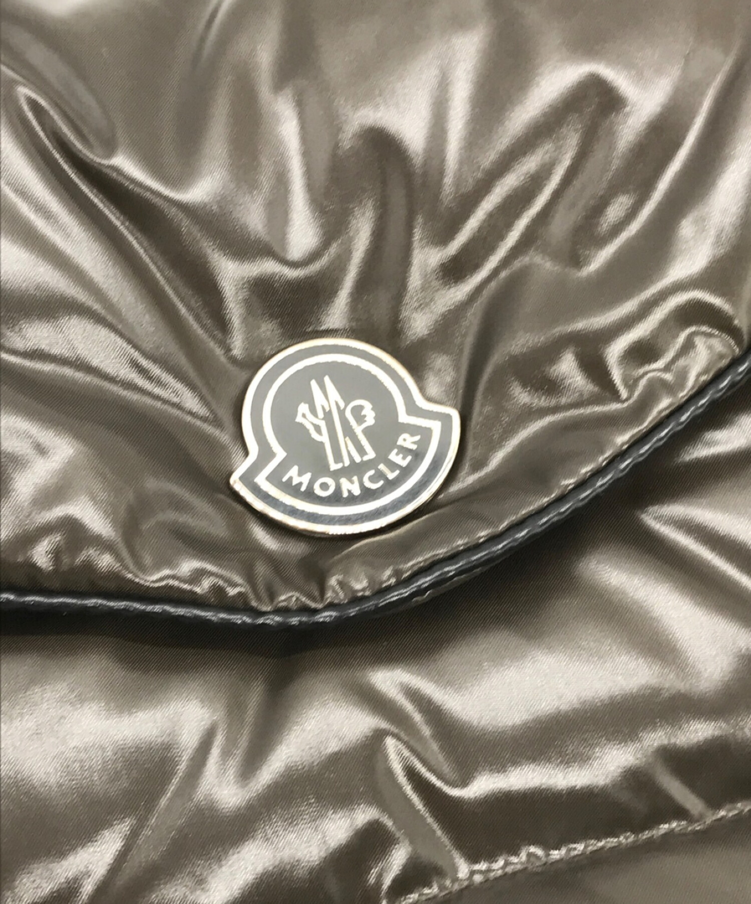 MONCLER (モンクレール) ダウンクラッチバッグ ブラウン