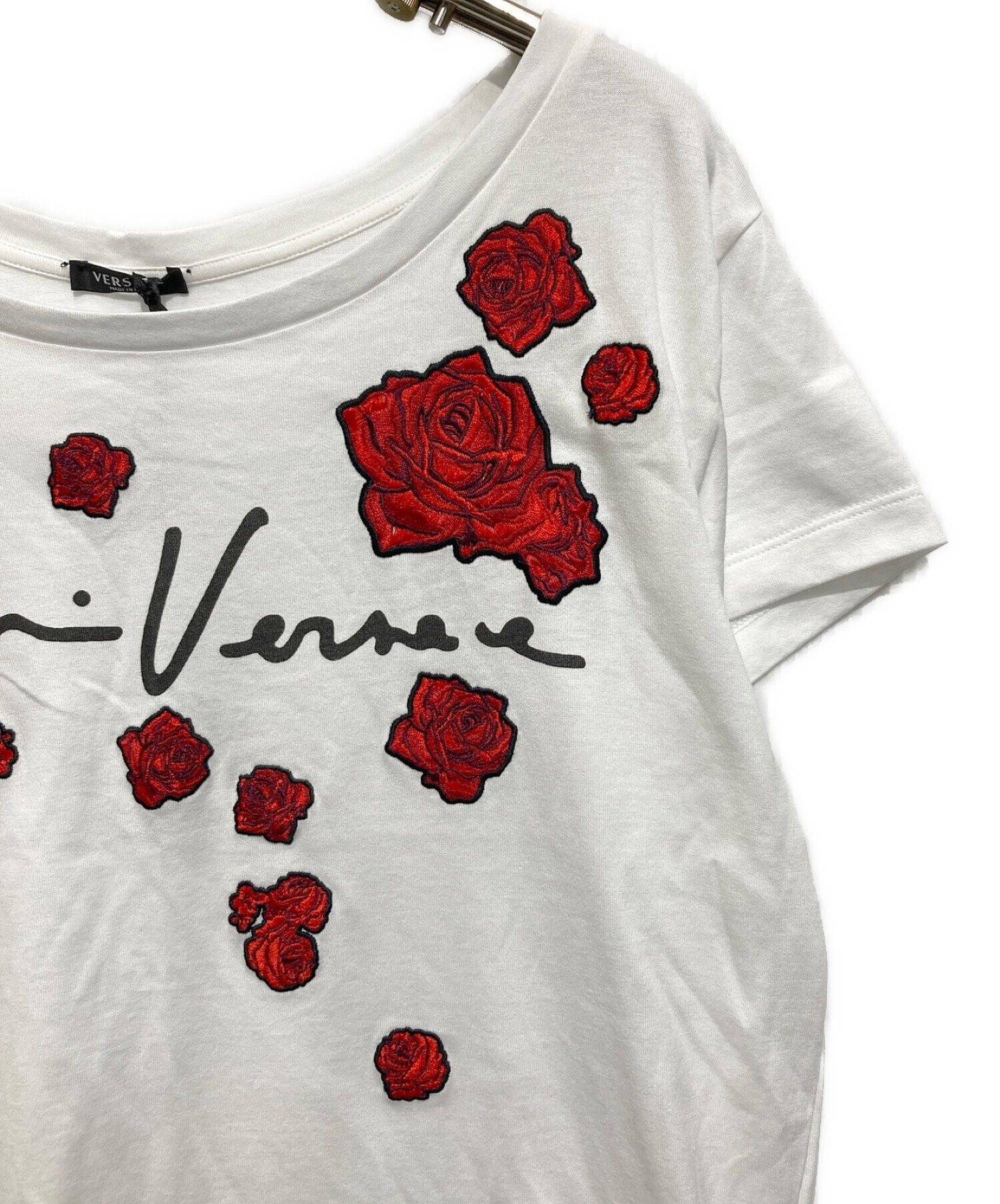 中古・古着通販】VERSACE (ヴェルサーチ) EMBROIDERED ROSES T-shirt