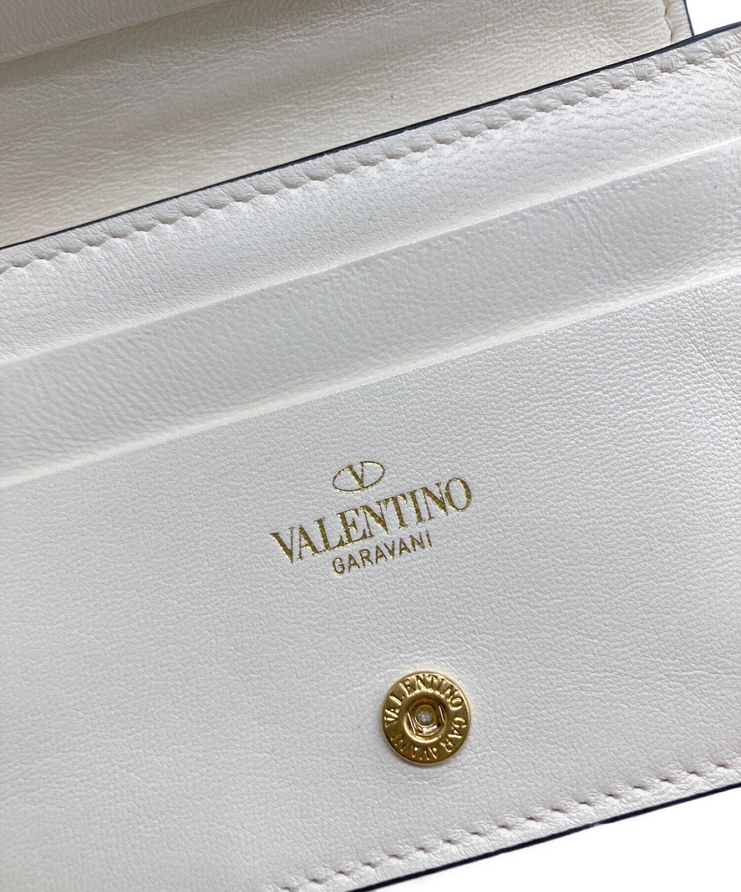 中古・古着通販】VALENTINO (ヴァレンティノ) ローマンスタッズナッパレザースモールウォレット ホワイト｜ブランド・古着通販  トレファク公式【TREFAC FASHION】スマホサイト