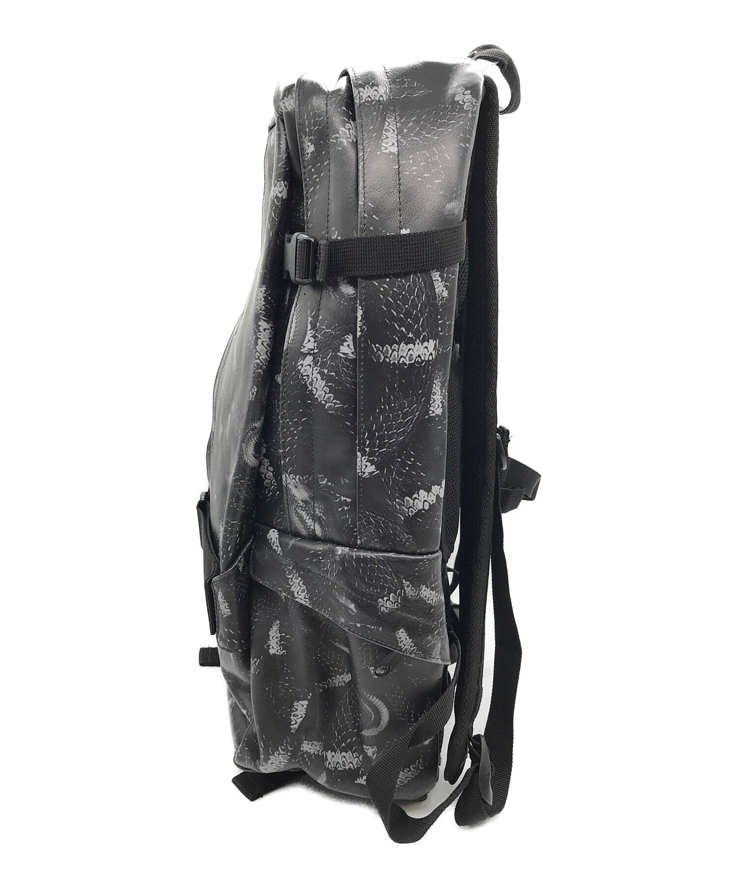 MARCELO BURLON×EASTPAK (マルセロ バーロン × イーストパック) allover snake backpack ブラック