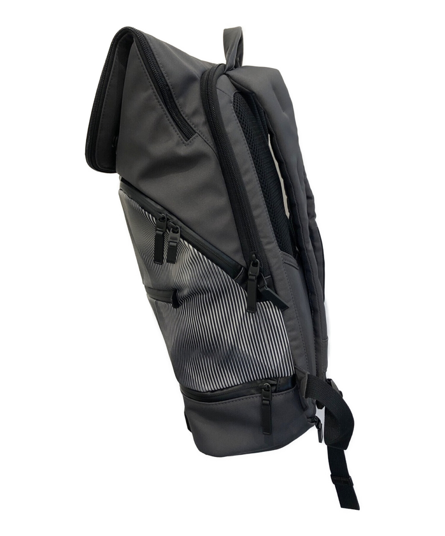 TUMI (トゥミ) FOREST FLAP BACKPACK グレー