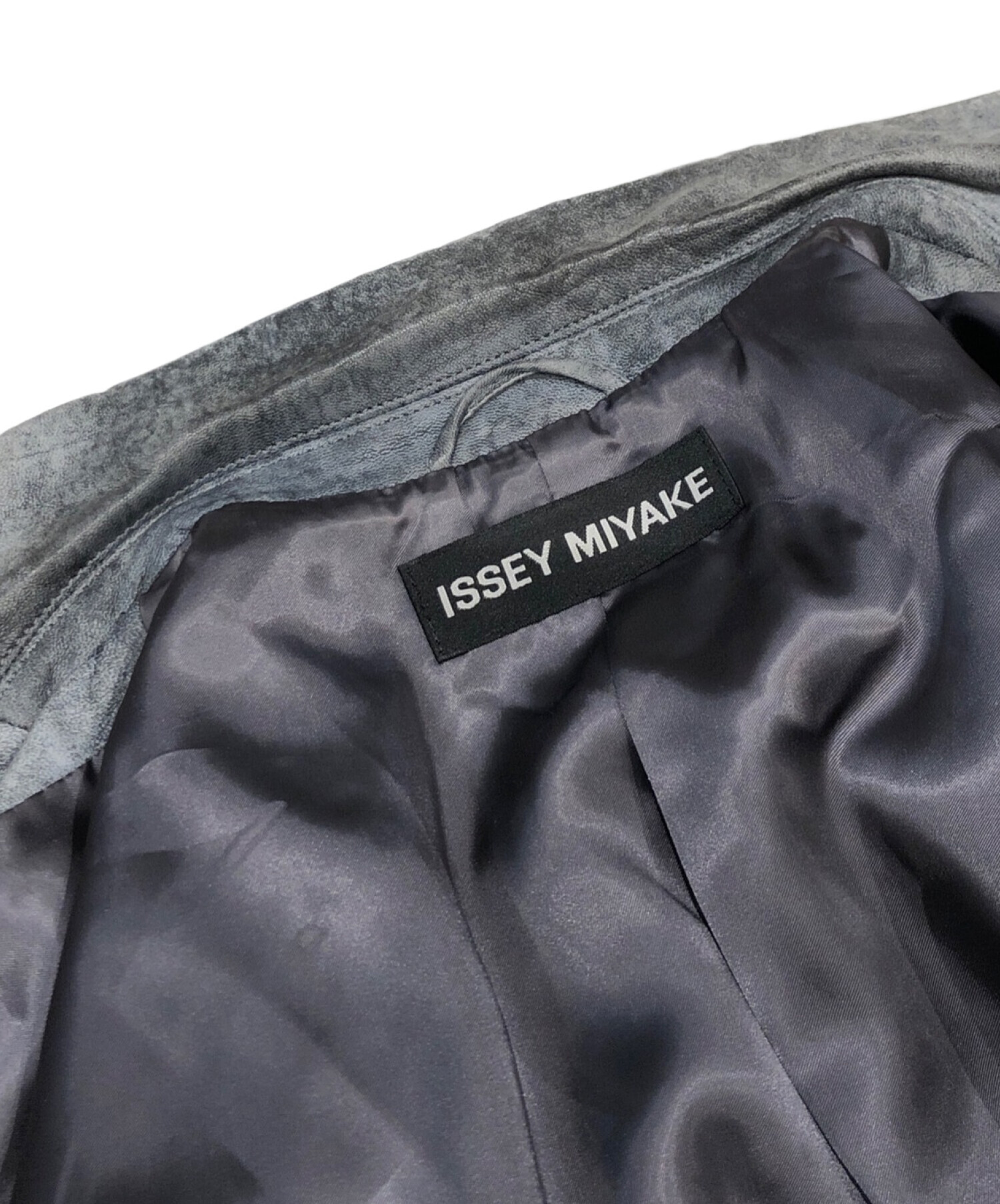 ISSEY MIYAKE (イッセイミヤケ) ラムレザージャケット グレー サイズ:4