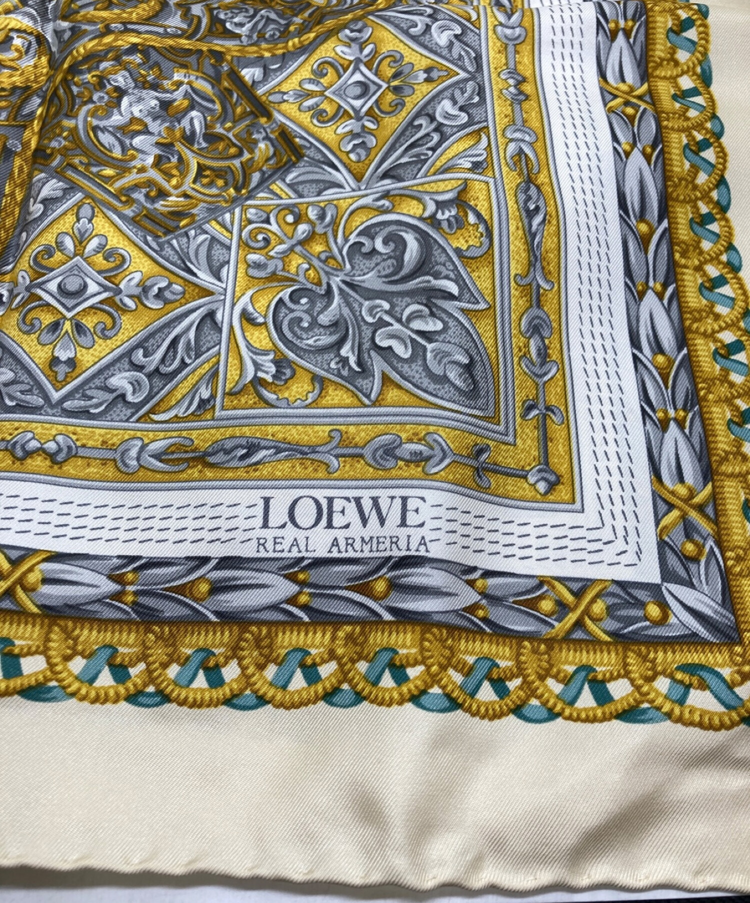 中古・古着通販】LOEWE (ロエベ) シルクスカーフ アイボリー×イエロー