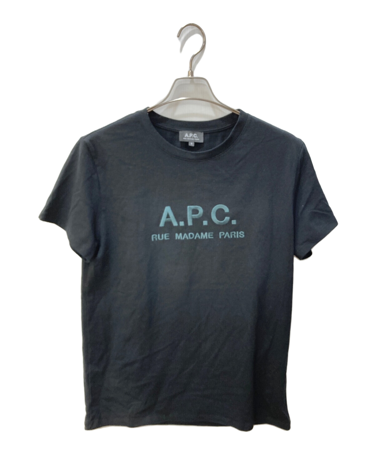インスタアーペーセー　APC ロゴ刺繍　ブラック　黒Tシャツ