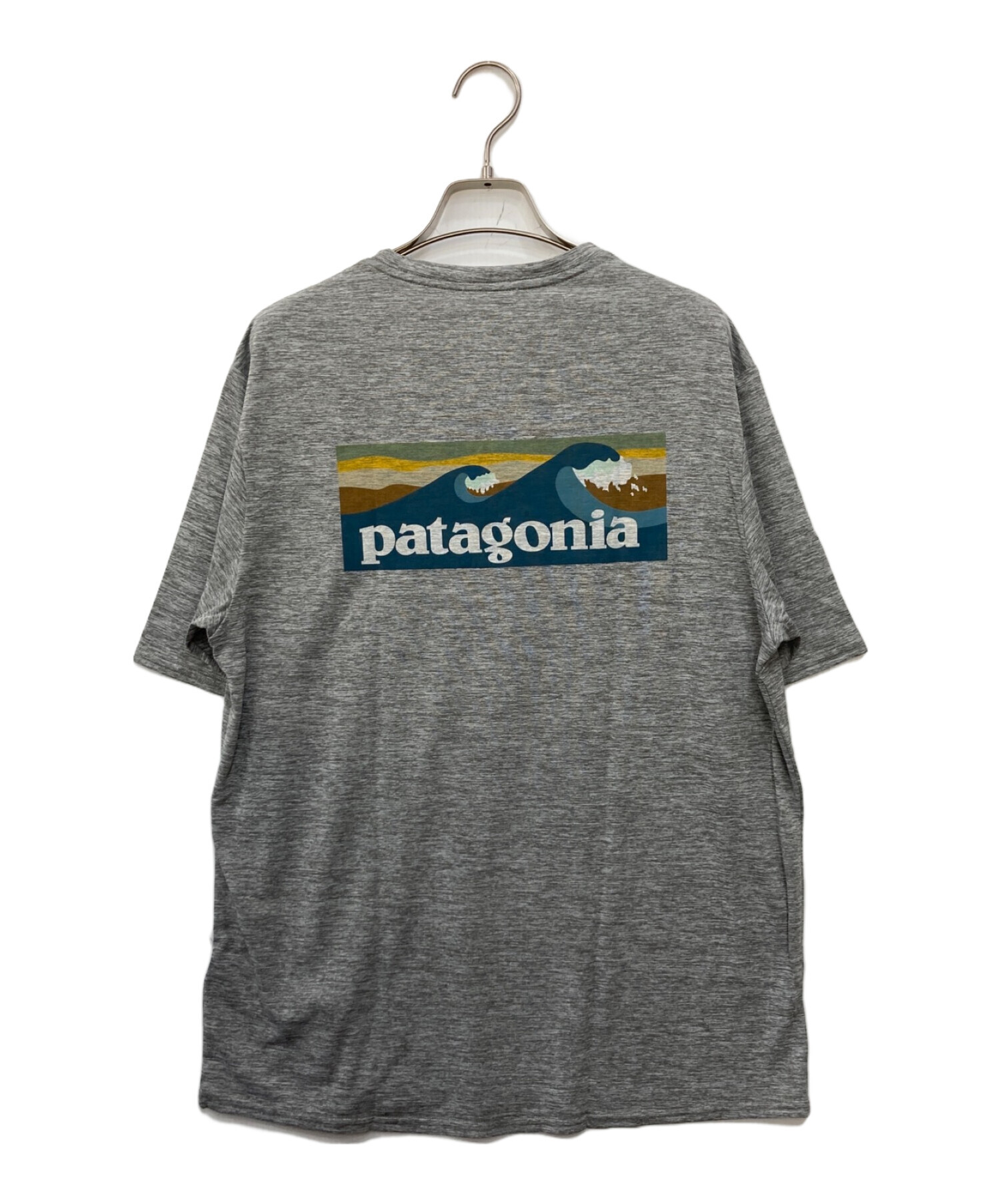 中古・古着通販】Patagonia (パタゴニア) キャプリーン・クール・デイリー・グラフィック・シャツ グレー サイズ:M｜ブランド・古着通販  トレファク公式【TREFAC FASHION】スマホサイト