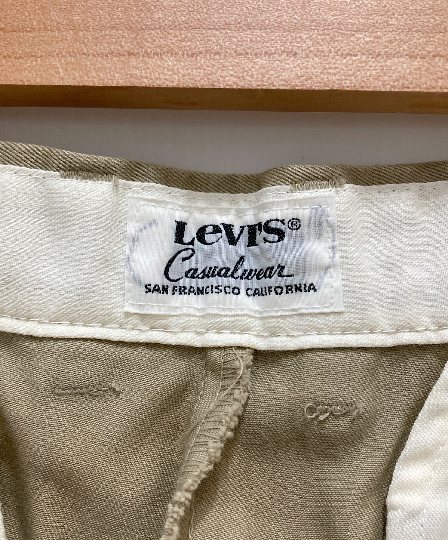 中古・古着通販】LEVI'S (リーバイス) タックチノパン ベージュ サイズ