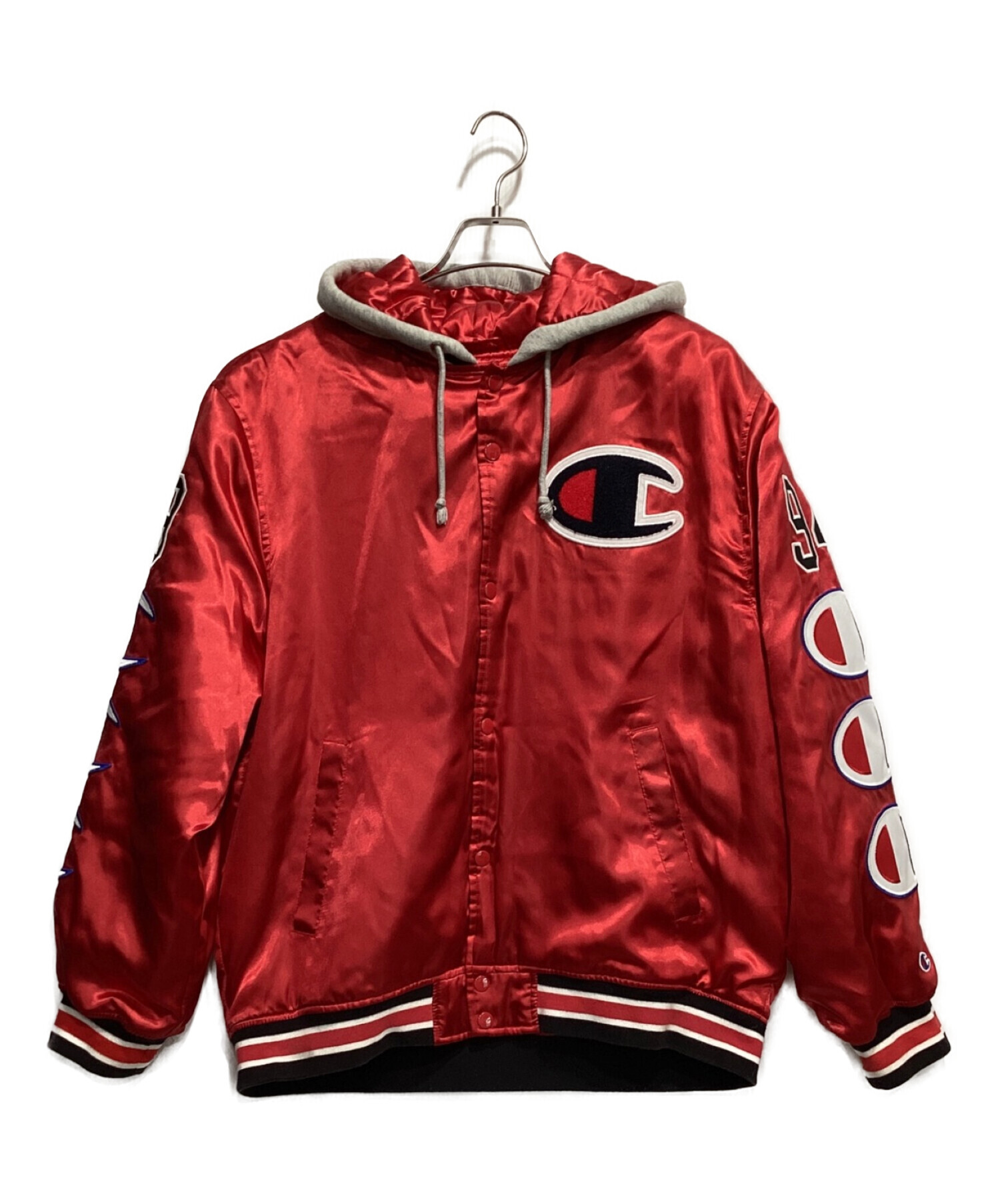 赤 Champion® Hooded Satin Varsity Jacket