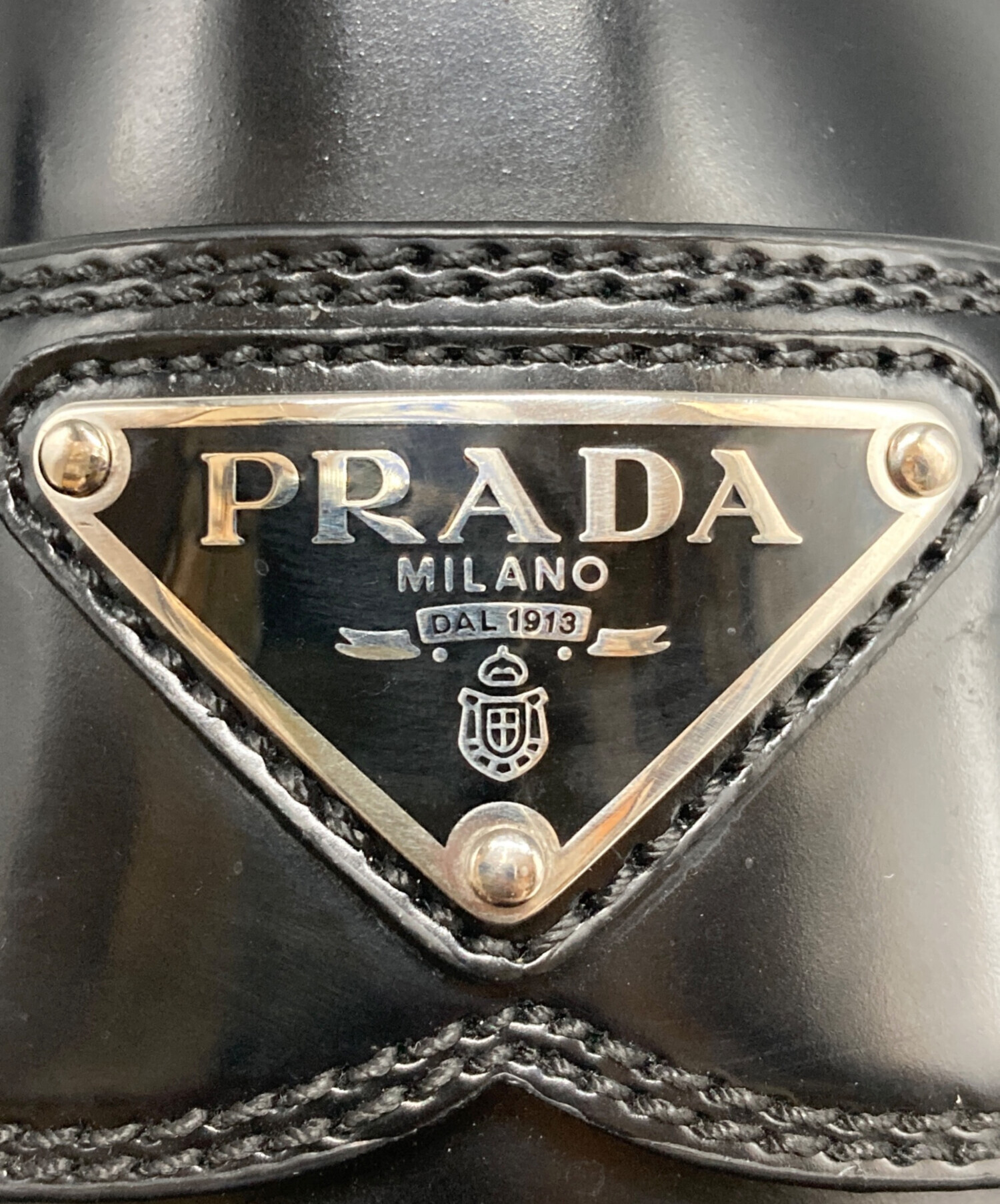 中古・古着通販】PRADA (プラダ) ロゴプレート付きブラッシュドレザーローファー ブラック サイズ:22.5cm(35表記)｜ブランド・古着通販  トレファク公式【TREFAC FASHION】スマホサイト