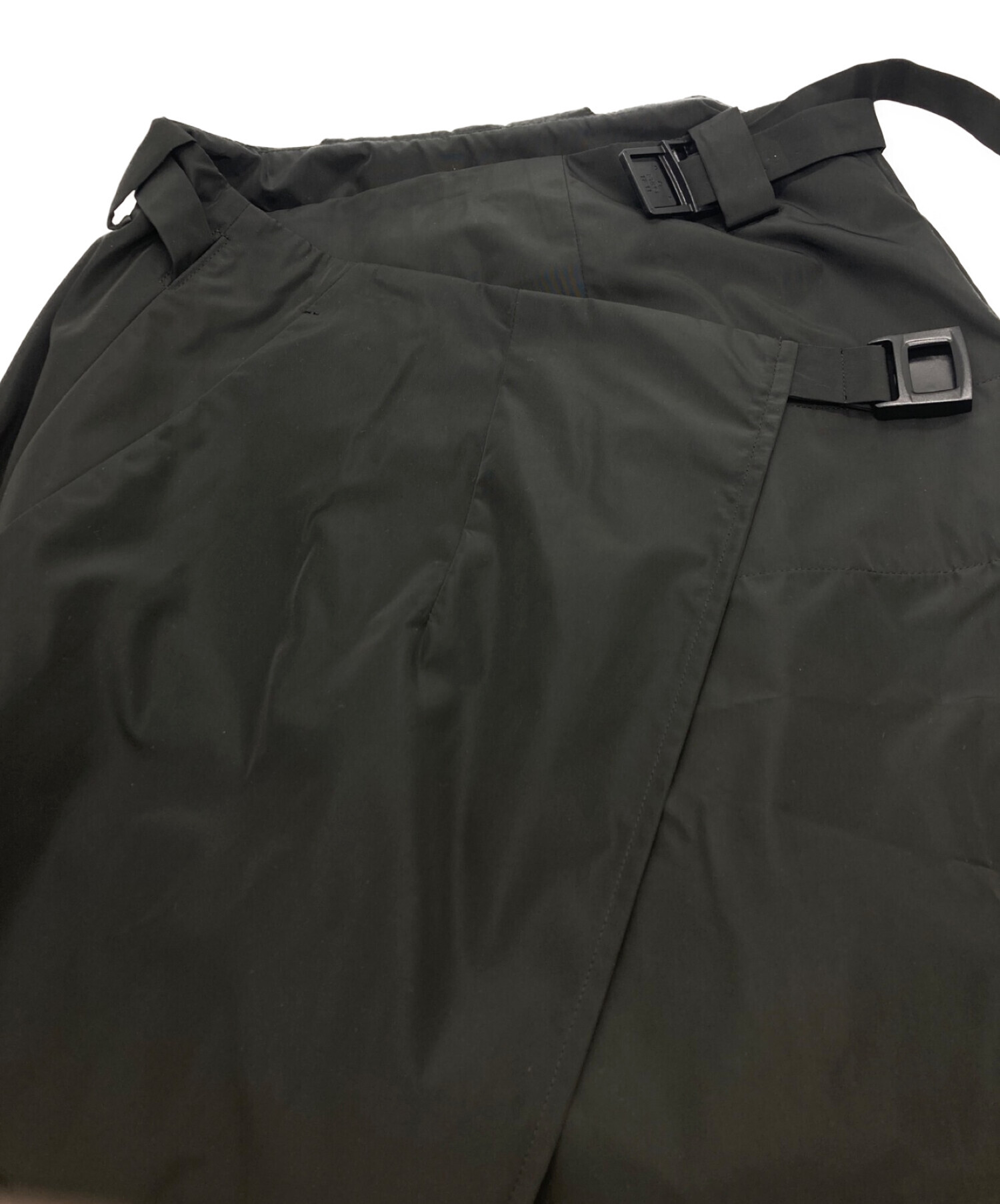 中古・古着通販】nagonstans (ナゴンスタンス) メモリータフタエプロンバルーンskirt ブラック サイズ:SIZE M｜ブランド・古着通販  トレファク公式【TREFAC FASHION】スマホサイト