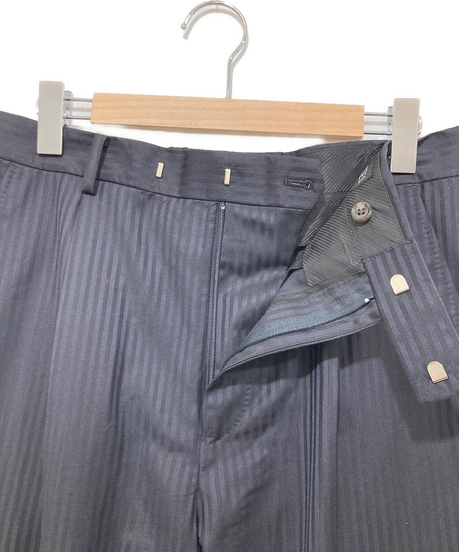 WACKO MARIA (ワコマリア) ドーメル ストライプ プリーツ トラウザー / DORMEUIL STRIPED PLEATED  TROUSERS ネイビー サイズ:L