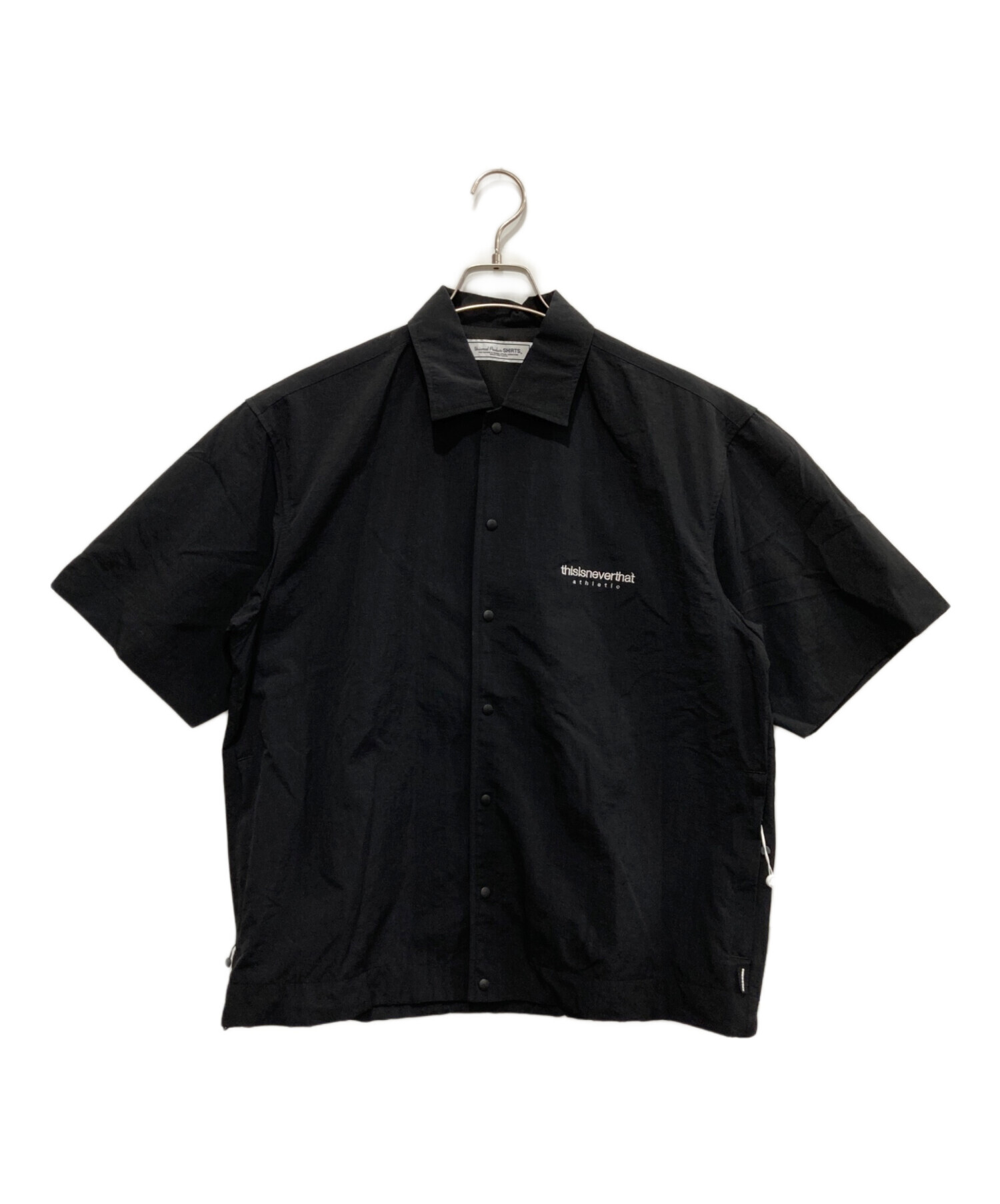 中古・古着通販】UNIVERSAL PRODUCTS. (ユニバーサルプロダクツ) thisisneverthat (ディスイズネバーザット)  EMBROIDERED TRACK SHIRT ブラック サイズ:2 未使用品｜ブランド・古着通販 トレファク公式【TREFAC  FASHION】スマホサイト