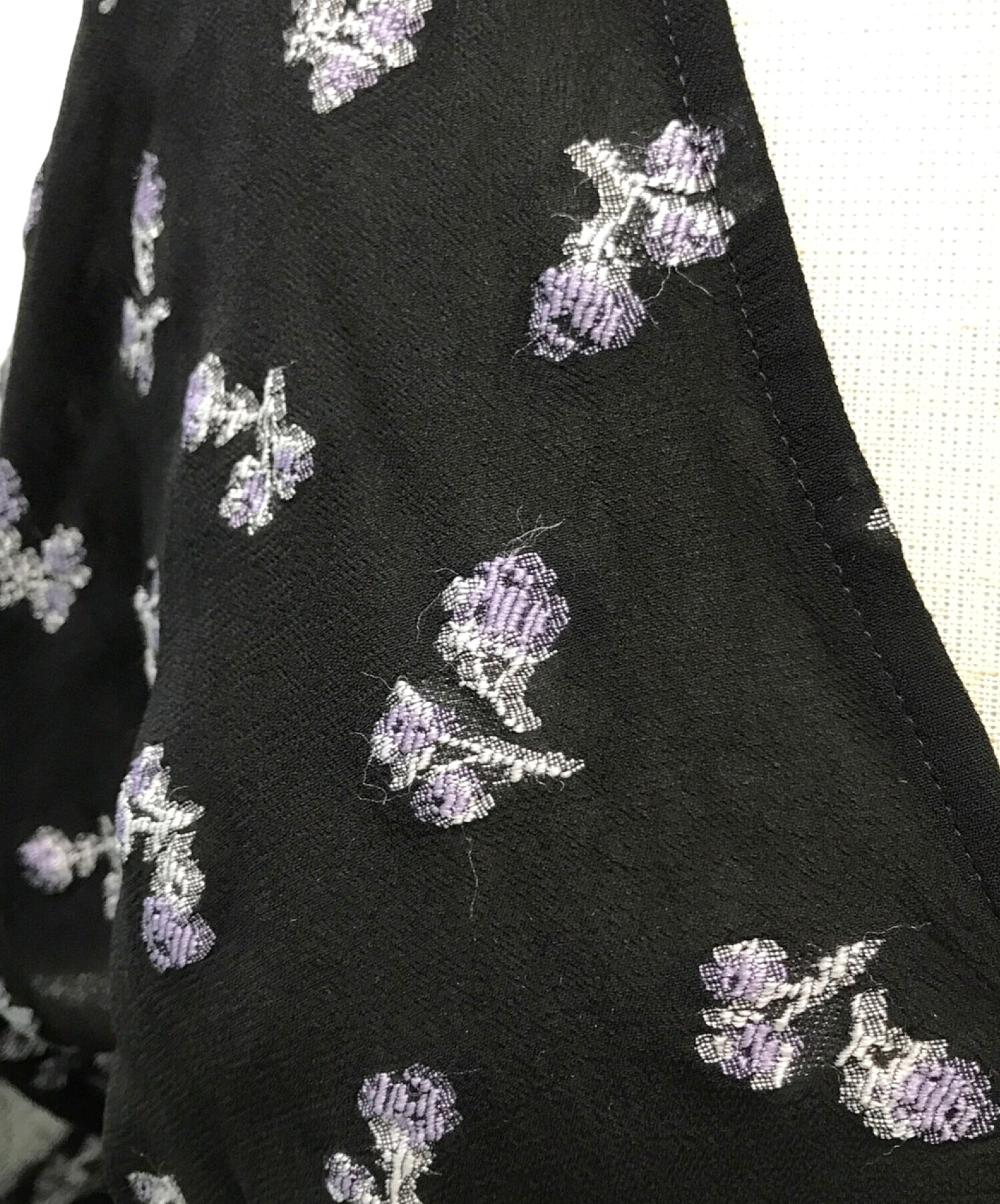 mame kurogouchi (マメ クロゴウチ) 花柄刺繍Vネックシフォンブラウス ブラック サイズ:1