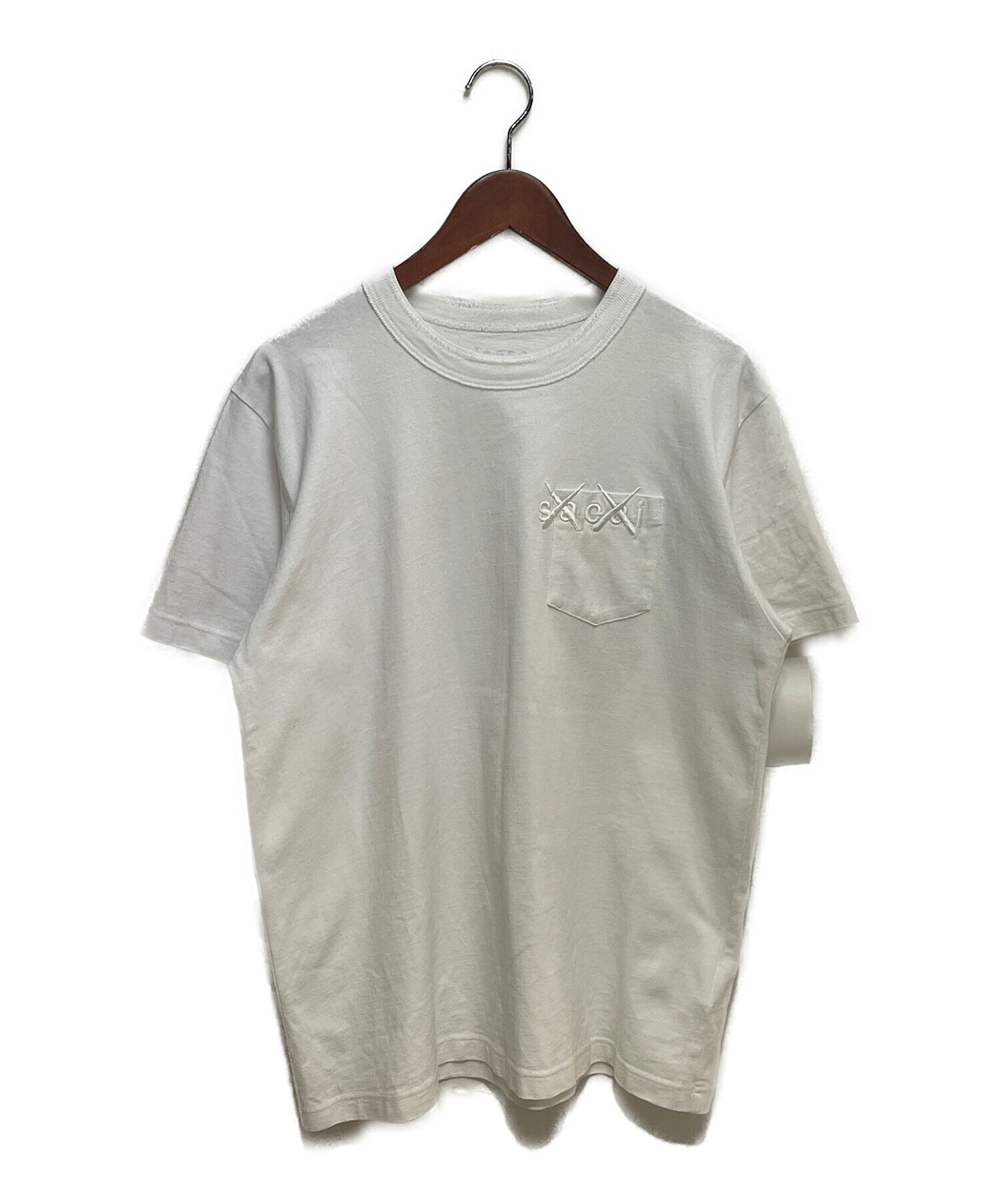 中古・古着通販】sacai (サカイ) 21AW ×KAWS Embroidery T-Shirt ホワイト サイズ:2｜ブランド・古着通販  トレファク公式【TREFAC FASHION】スマホサイト