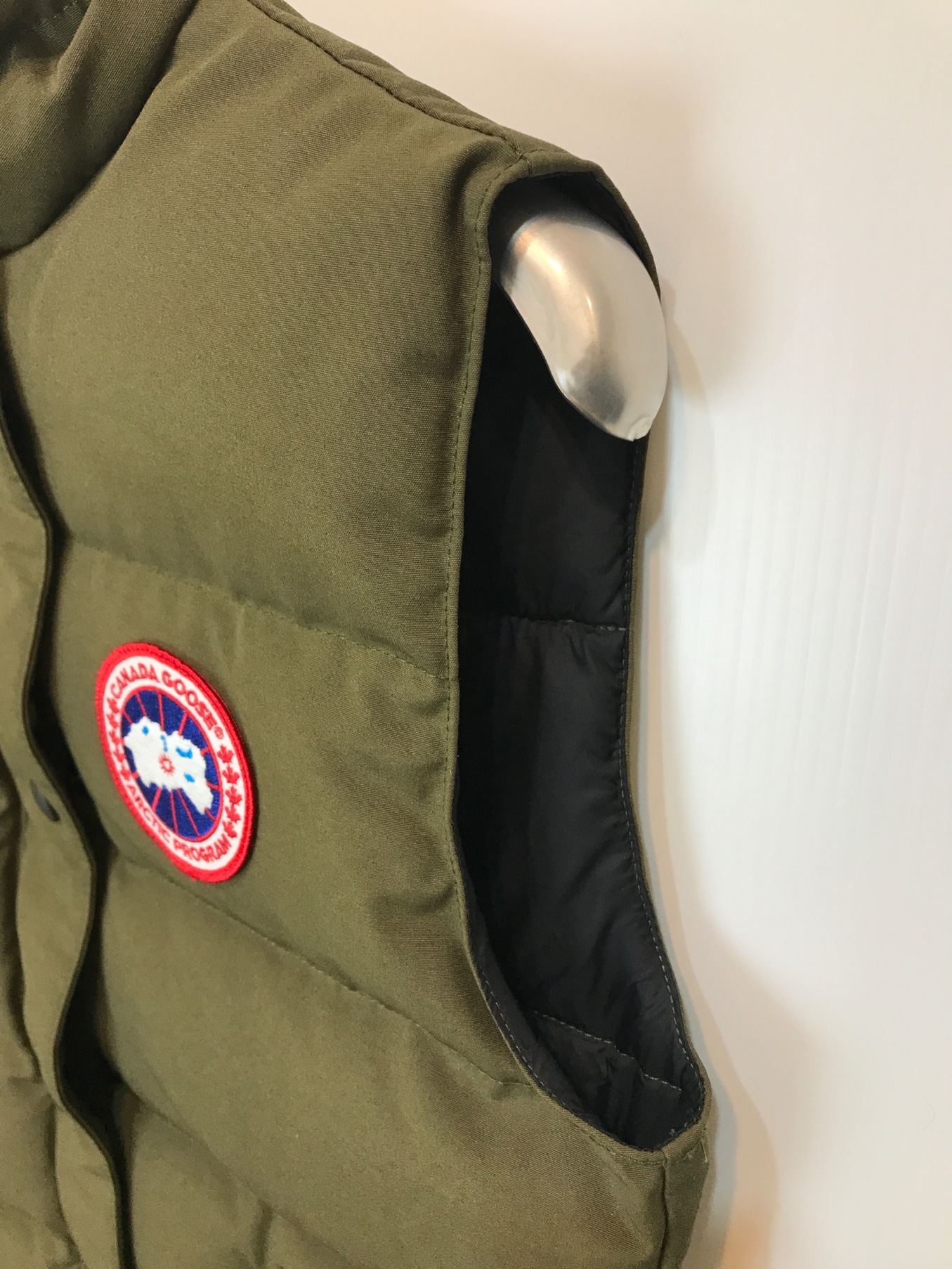 CANADA GOOSE (カナダグース) ダウンベスト カーキ サイズ:XS