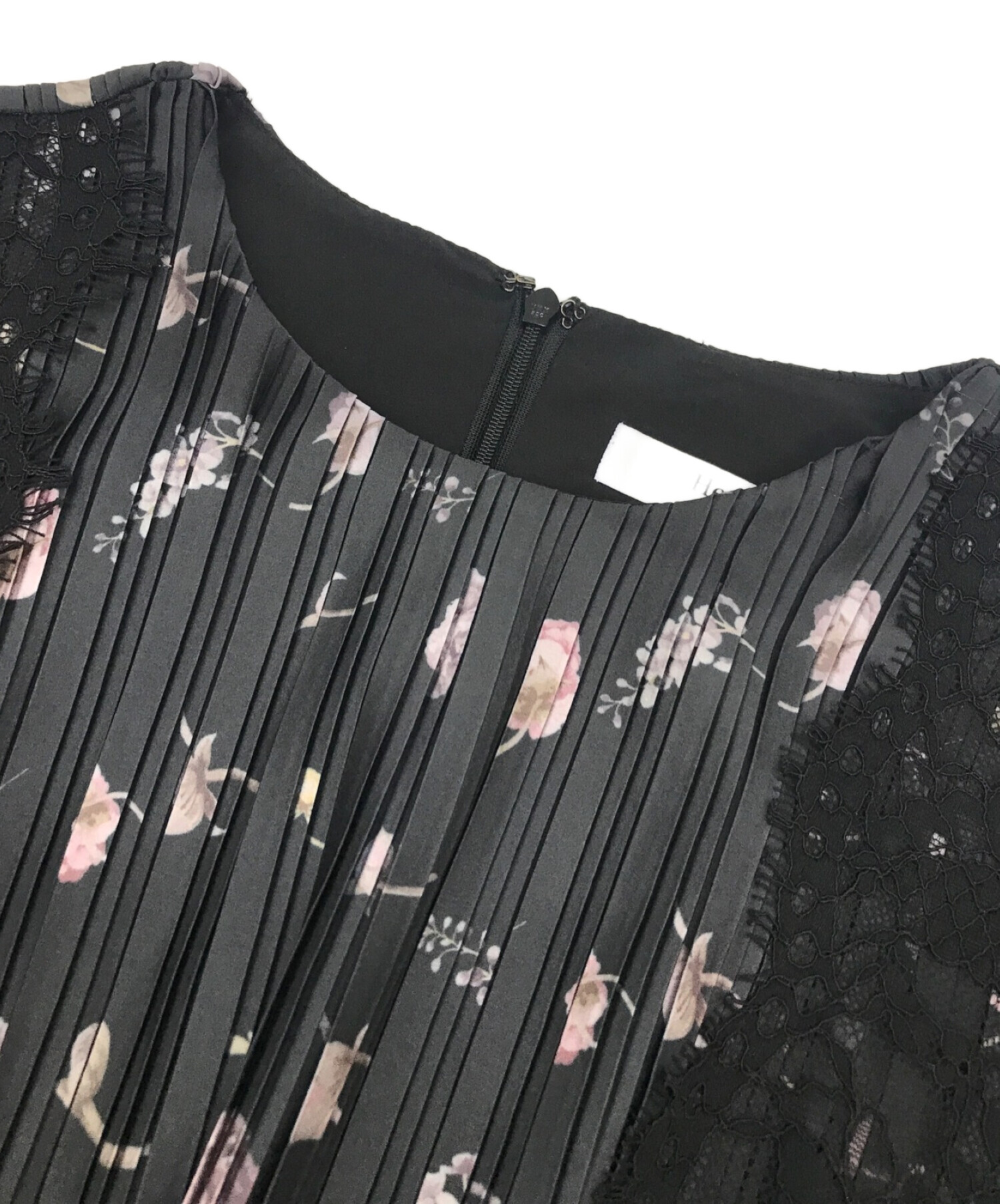 中古・古着通販】HER LIP TO (ハーリップトゥ) Pleated Floral-Print Satin Dress ブラック  サイズ:M｜ブランド・古着通販 トレファク公式【TREFAC FASHION】スマホサイト