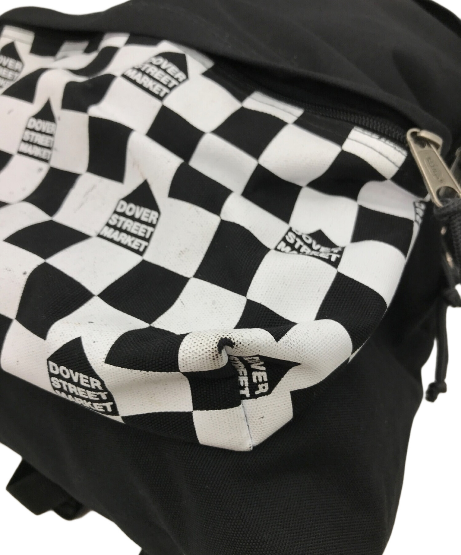 EASTPAK (イーストパック) DOVER STREET MARKET (ドーバー ストリート マーケット) コラボバックパック ブラック  サイズ:下記参照