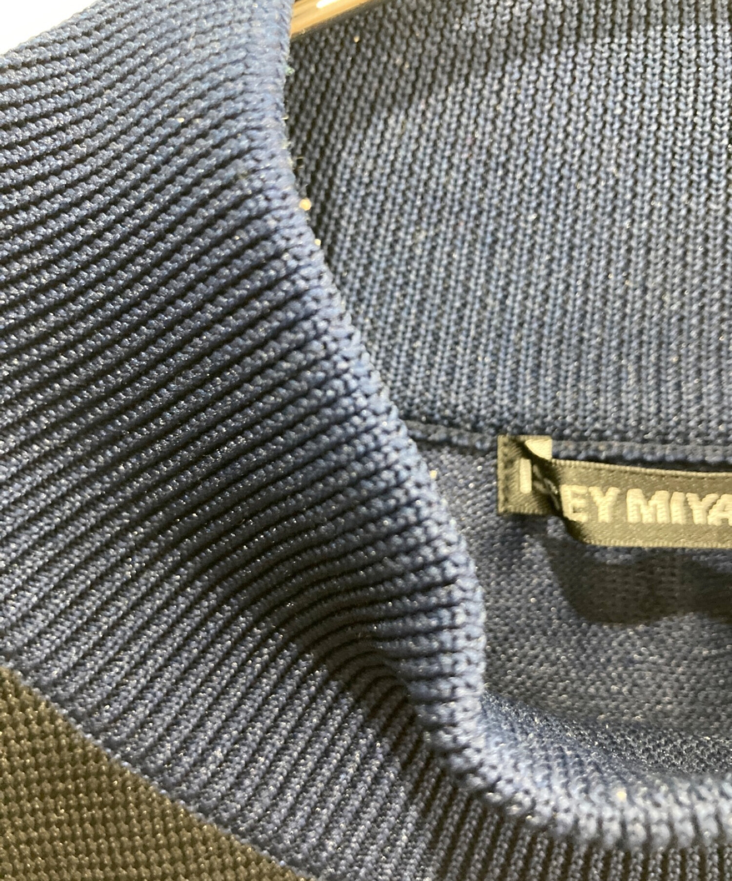 中古・古着通販】ISSEY MIYAKE MEN (イッセイミヤケメン) プリーツモックネックセーター/ME83KN236 ネイビー  サイズ:３｜ブランド・古着通販 トレファク公式【TREFAC FASHION】スマホサイト