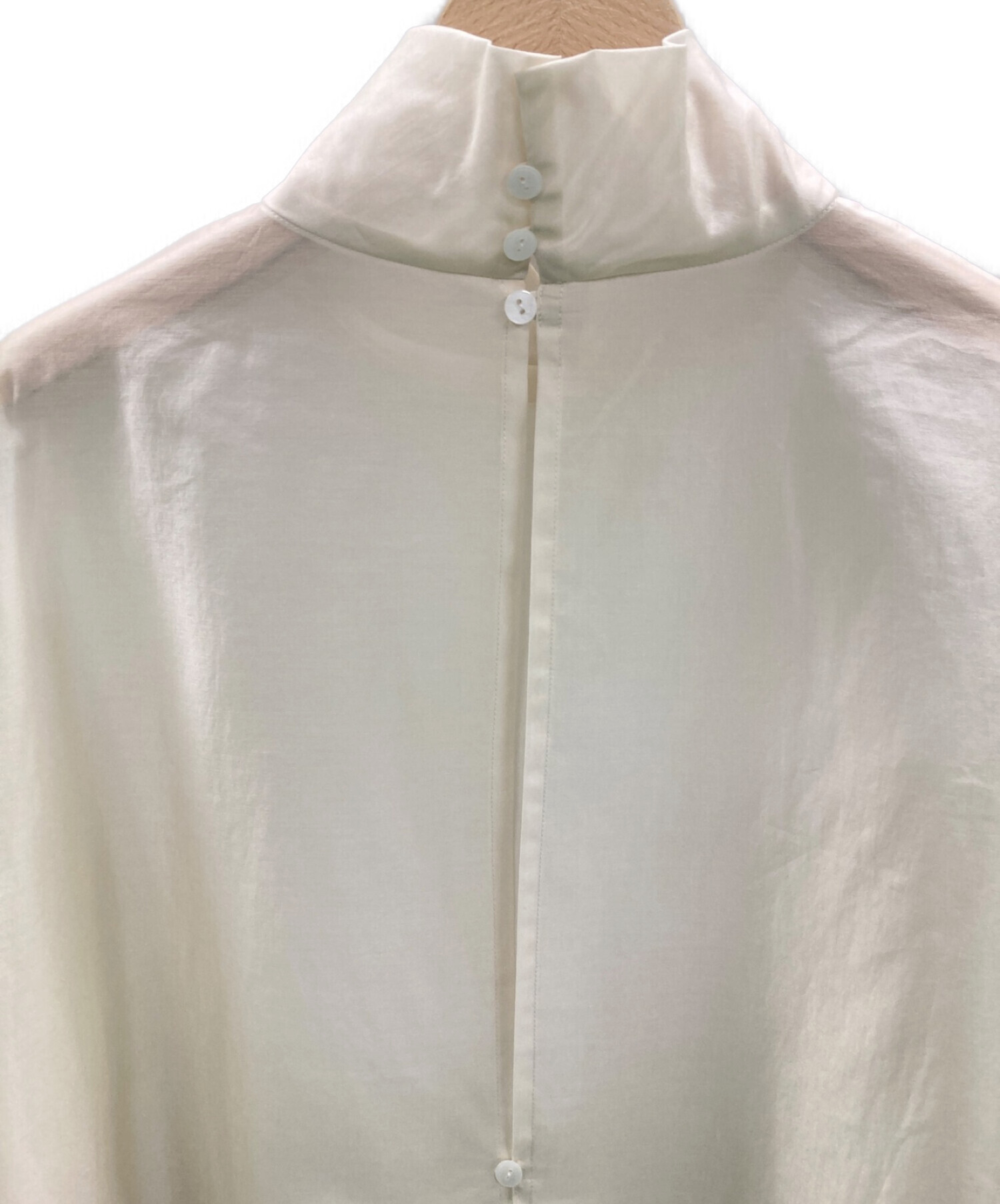 中古・古着通販】Uhr (ウーア) high neck sheer blouse ベージュ