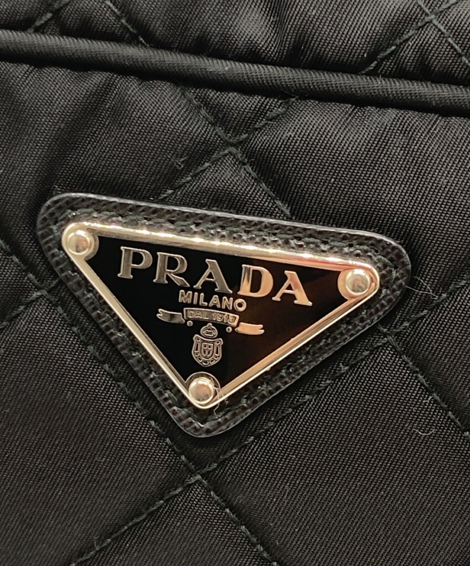 PRADA (プラダ) キルティングショルダーバッグ