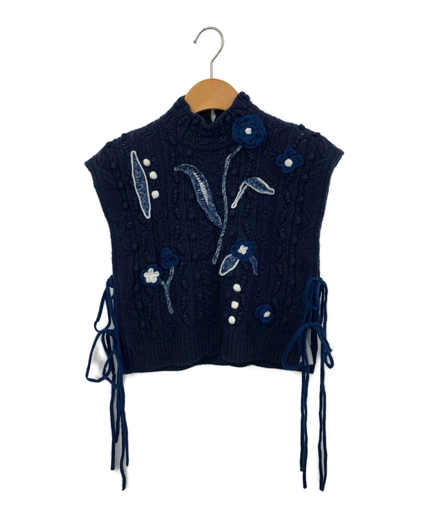 ニットベストですMame Floral motif hand-knitted vest
