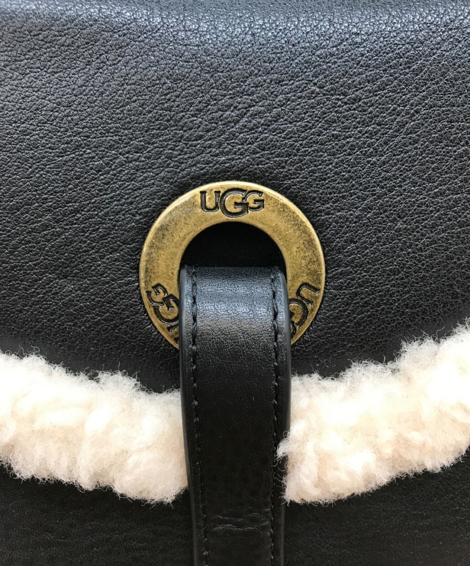 UGG (アグ) ショルダーバッグ ブラック