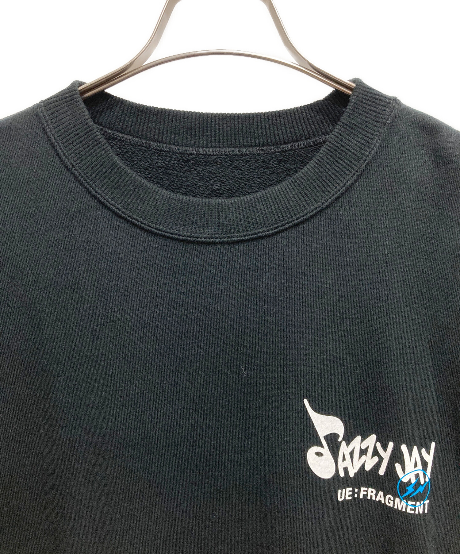 uniform experiment FRAGMENT JAZZY JAY JAZZY JAY CREW NECK SWEAT／ロゴプリント  クルーネックスウェットトレーナー BLACK サイズ:3 未使用品