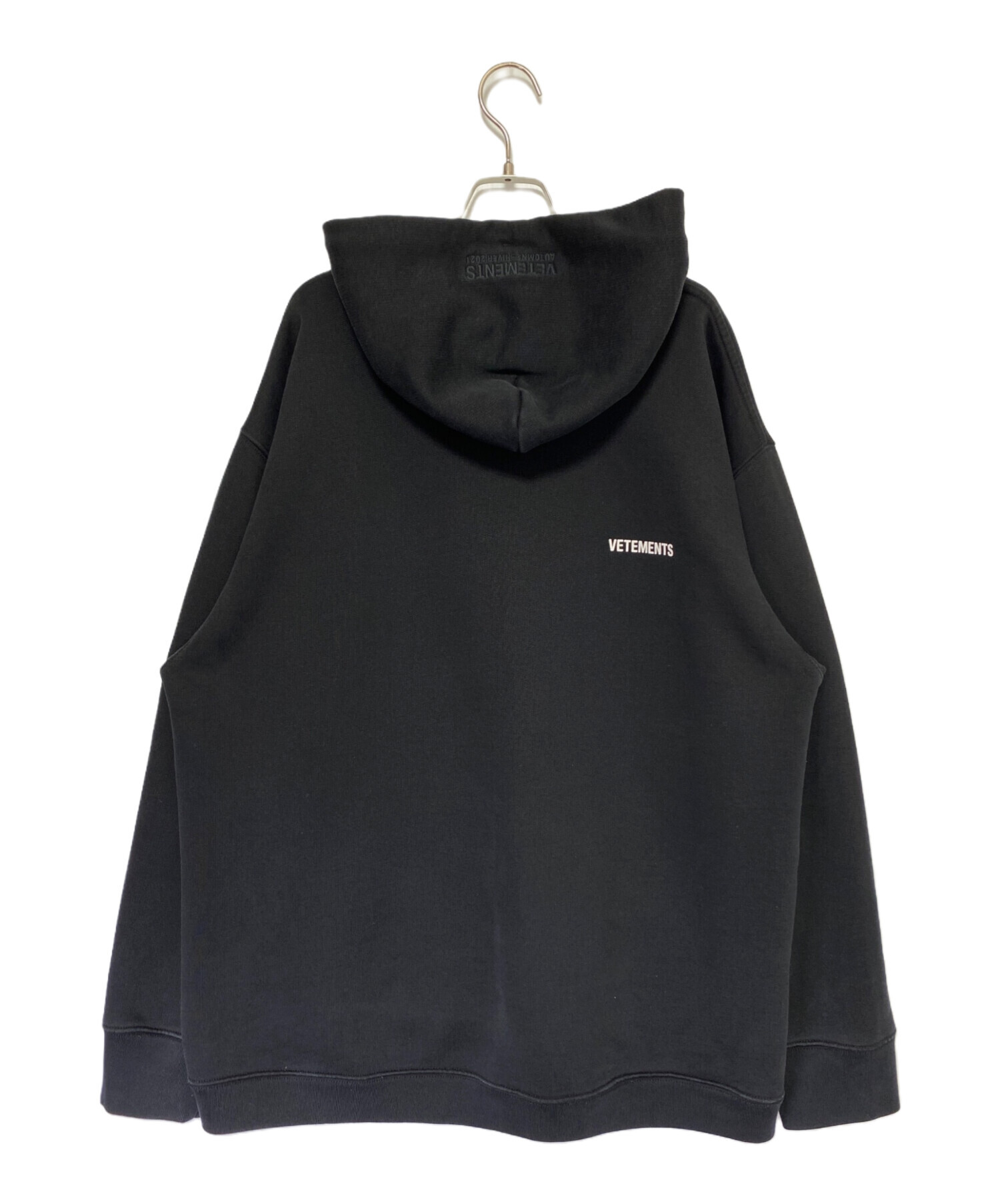 中古・古着通販】VETEMENTS (ヴェトモン) オーバーサイズロゴパーカー ブラック サイズ:L｜ブランド・古着通販 トレファク公式【TREFAC  FASHION】スマホサイト