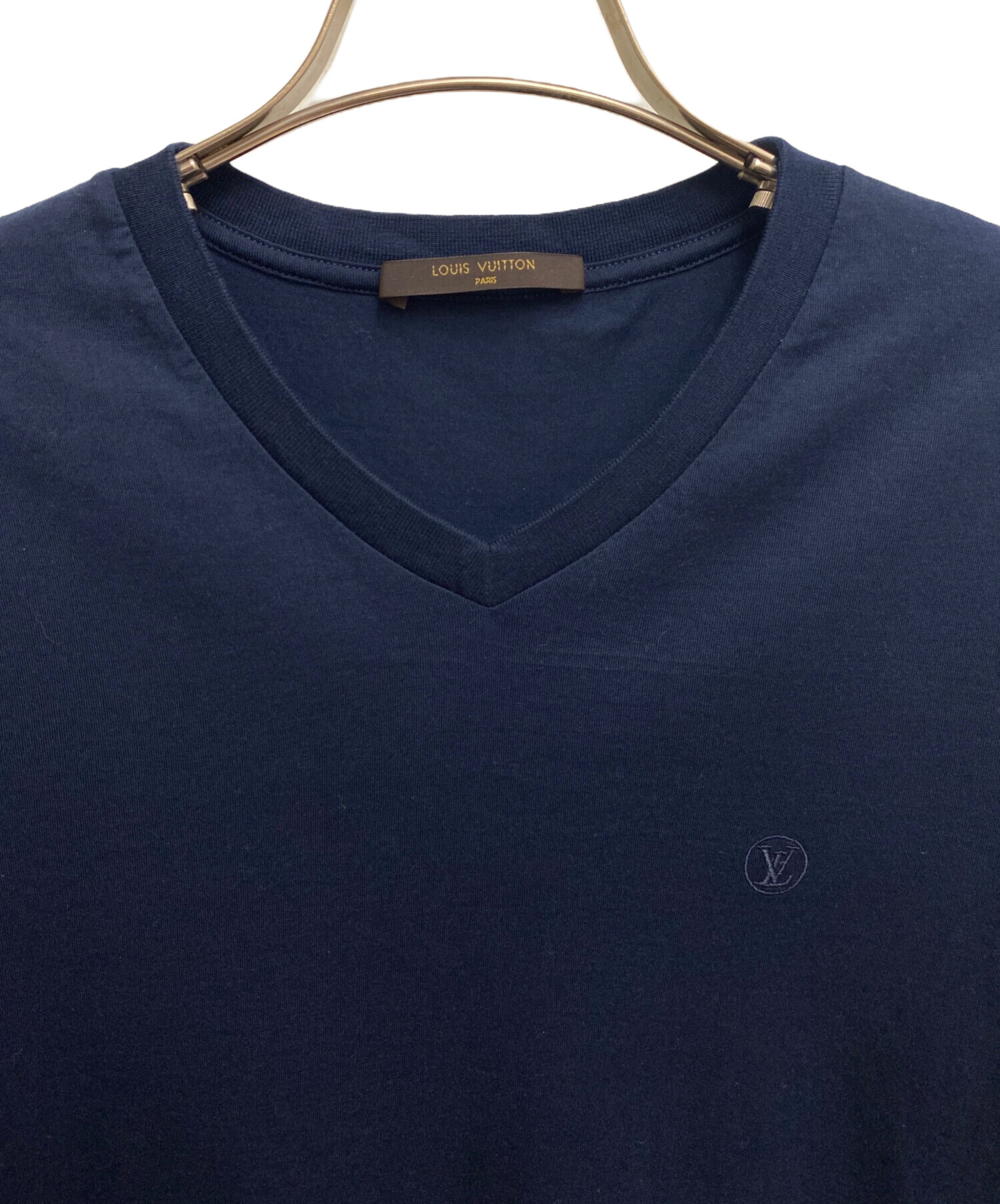 中古・古着通販】LOUIS VUITTON (ルイ ヴィトン) LVロゴVネックTシャツ ネイビー サイズ:M｜ブランド・古着通販  トレファク公式【TREFAC FASHION】スマホサイト