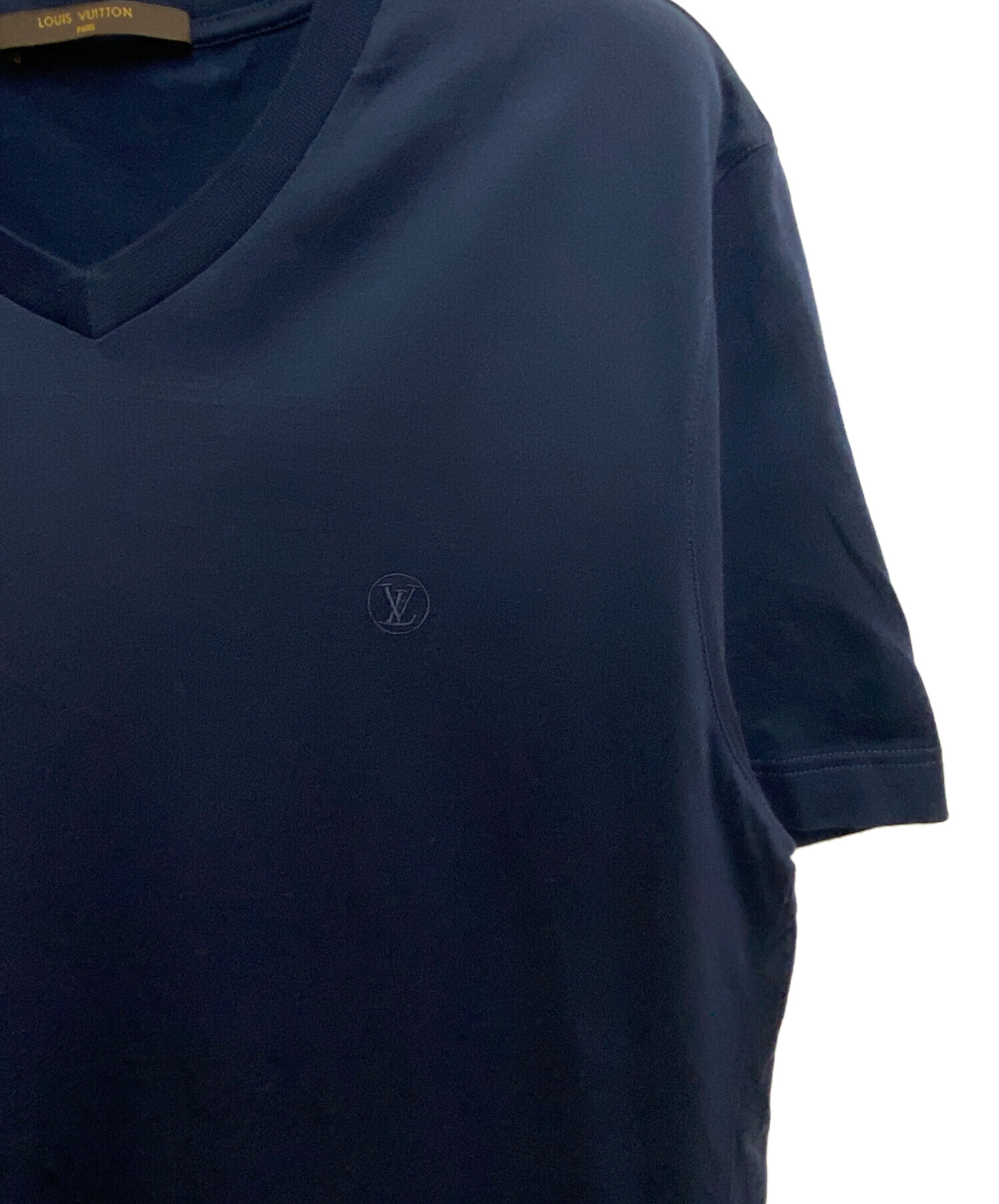 中古・古着通販】LOUIS VUITTON (ルイ ヴィトン) LVロゴVネックTシャツ ネイビー サイズ:M｜ブランド・古着通販  トレファク公式【TREFAC FASHION】スマホサイト