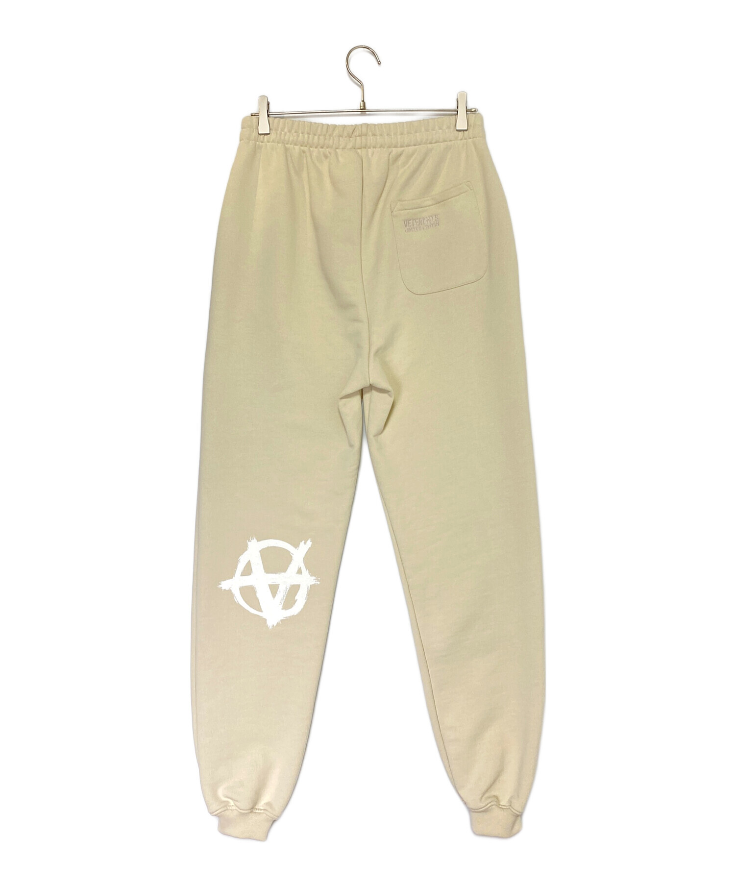 VETEMENTS (ヴェトモン) Anarchy Logo Sweat Pant アイボリー サイズ:S