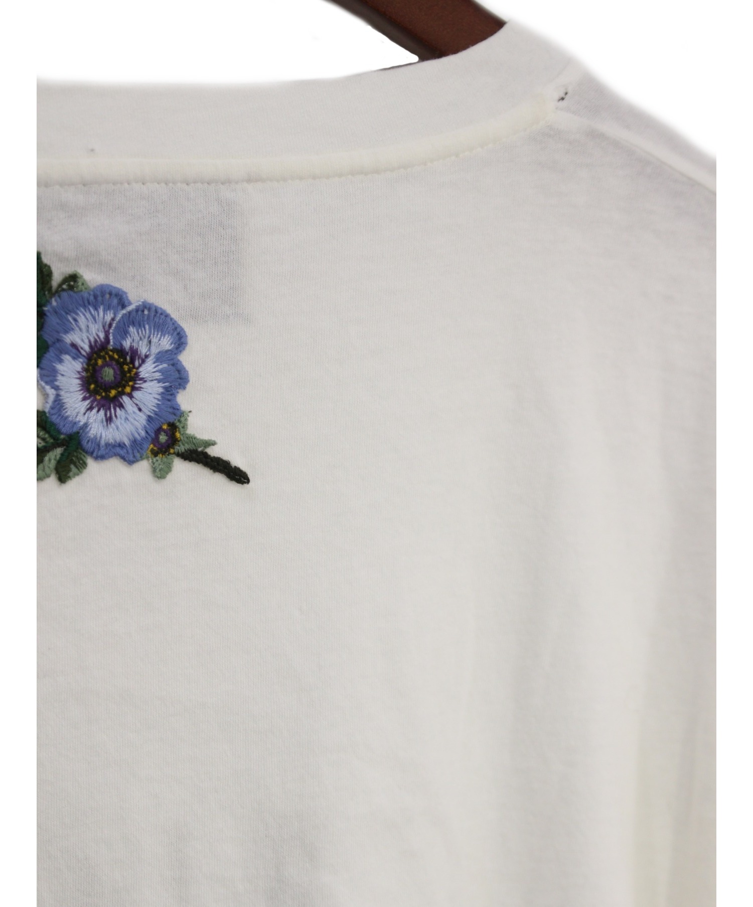 GUCCI グッチ パンジー刺繍Tシャツ-