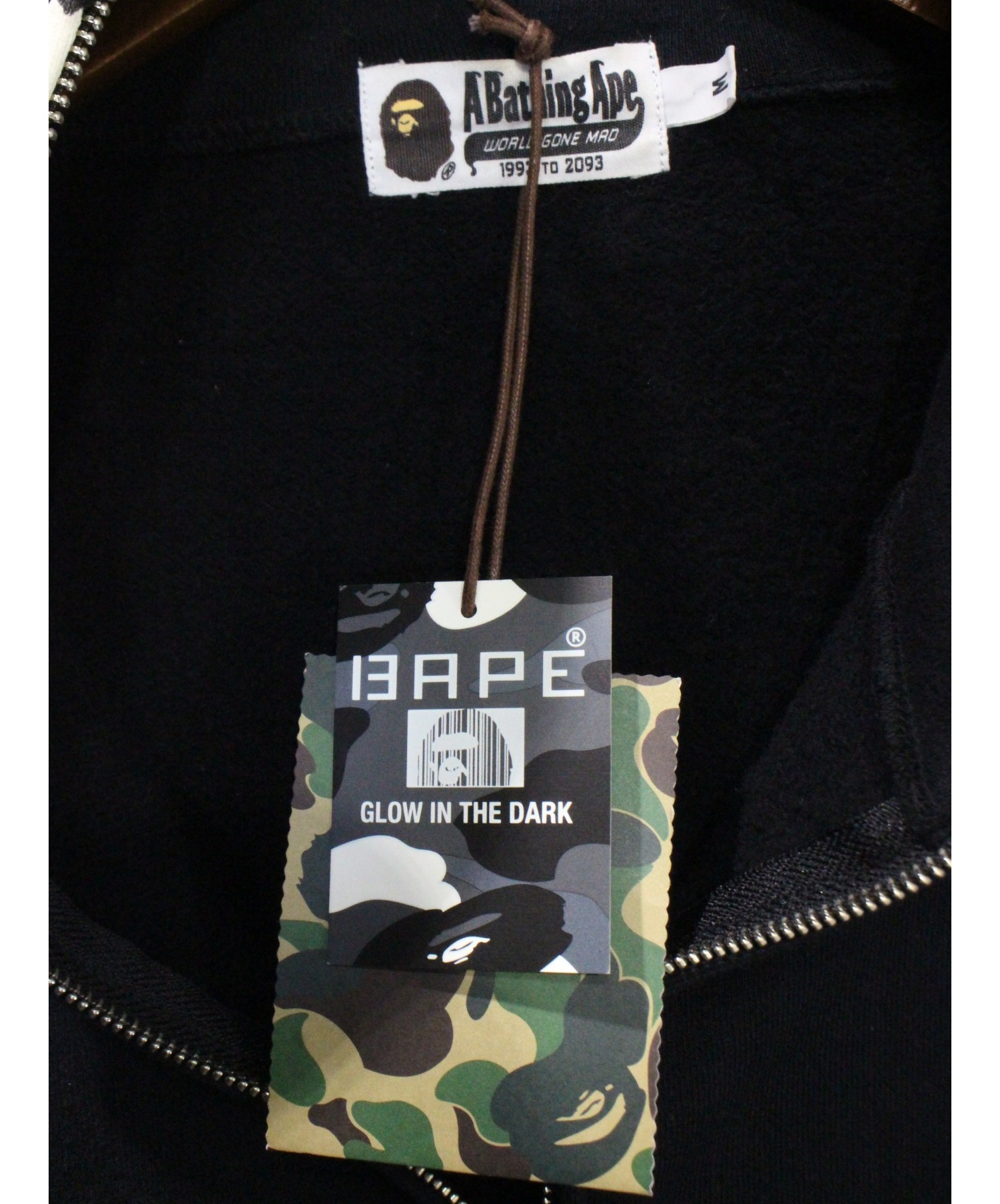 A BATHING APE (アベイシングエイプ) GLOW IN THE DARK SHARK HOODIE ブラック サイズ:Ｍ