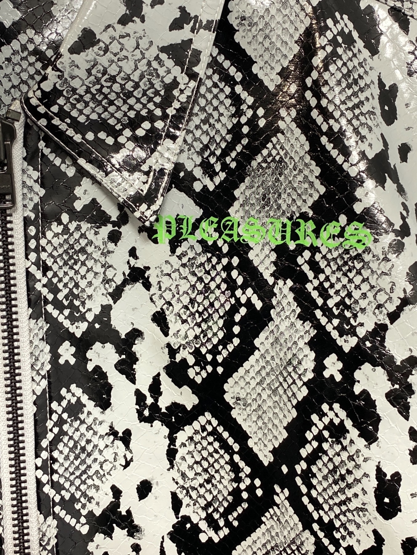 PLEASURES (プレジャーズ) SNAKESKIN WORK JACKET グレー×ブラック サイズ:L