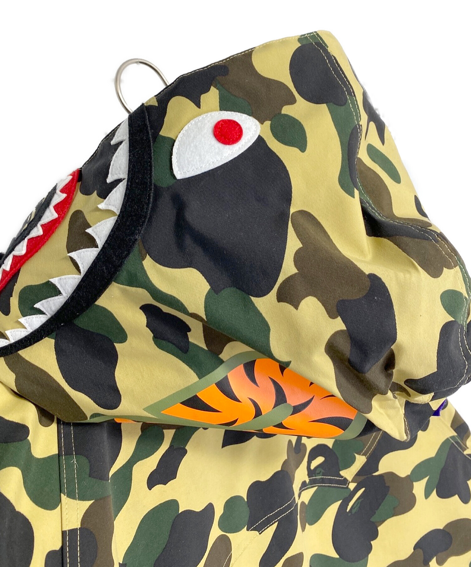 A BATHING APE (ア ベイシング エイプ) 1ST CAMO SHARK SNOWBOARD DOWN JACKET イエロー サイズ:XL