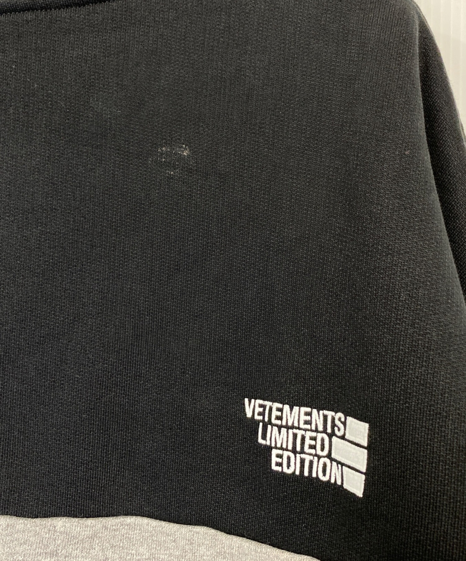 VETEMENTS cut up logo sweat