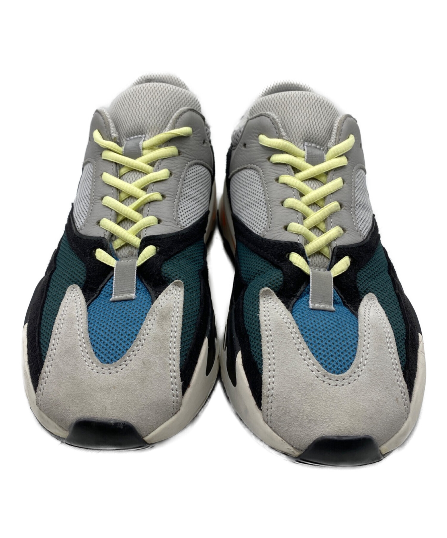 Adidas us hotsell yeezy 700 fake