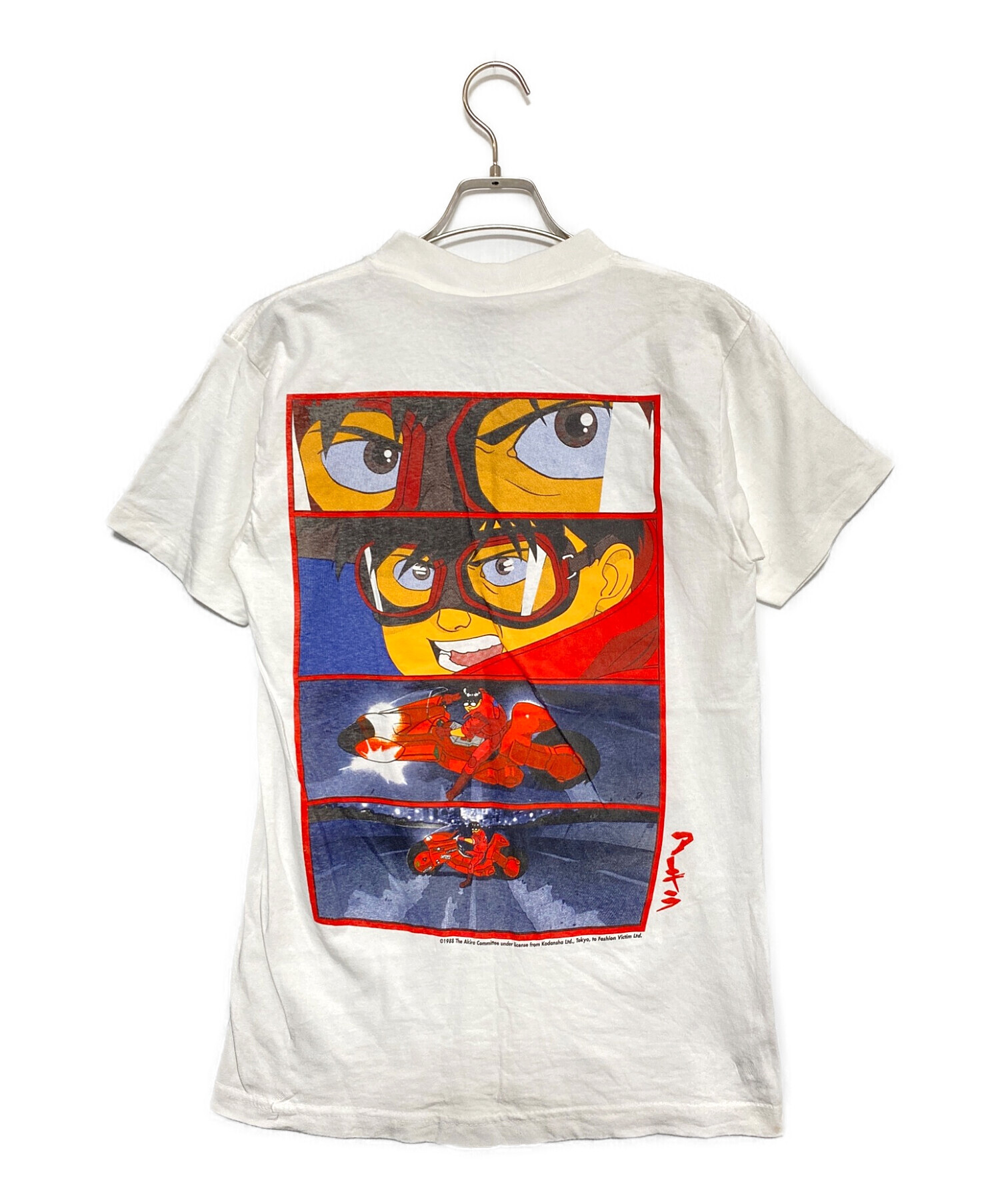 AKIRAアキラ金田1988年　Fashion victim Tシャツ新品同様でとても綺麗に思います