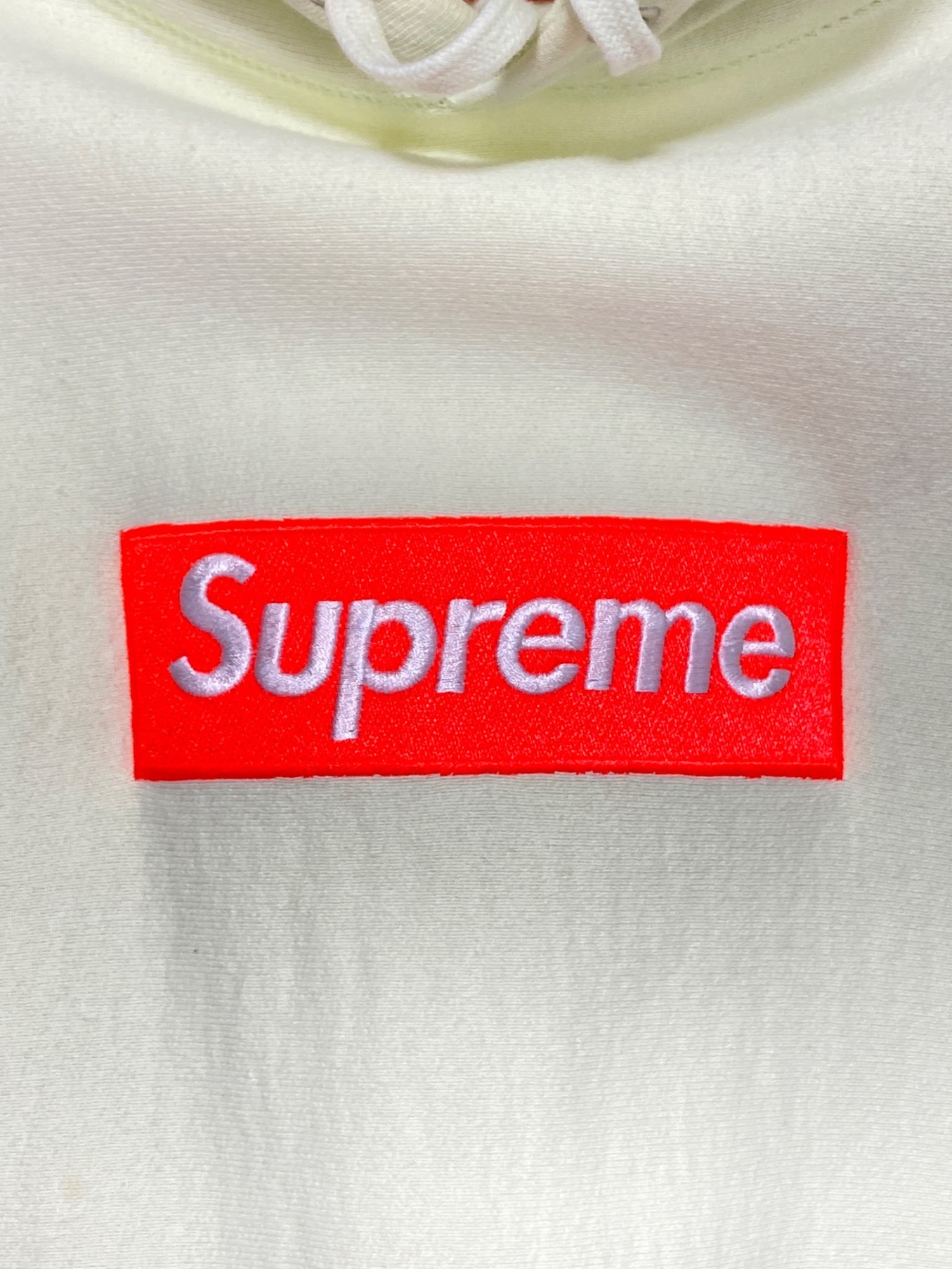 Box logo hot sale supreme white