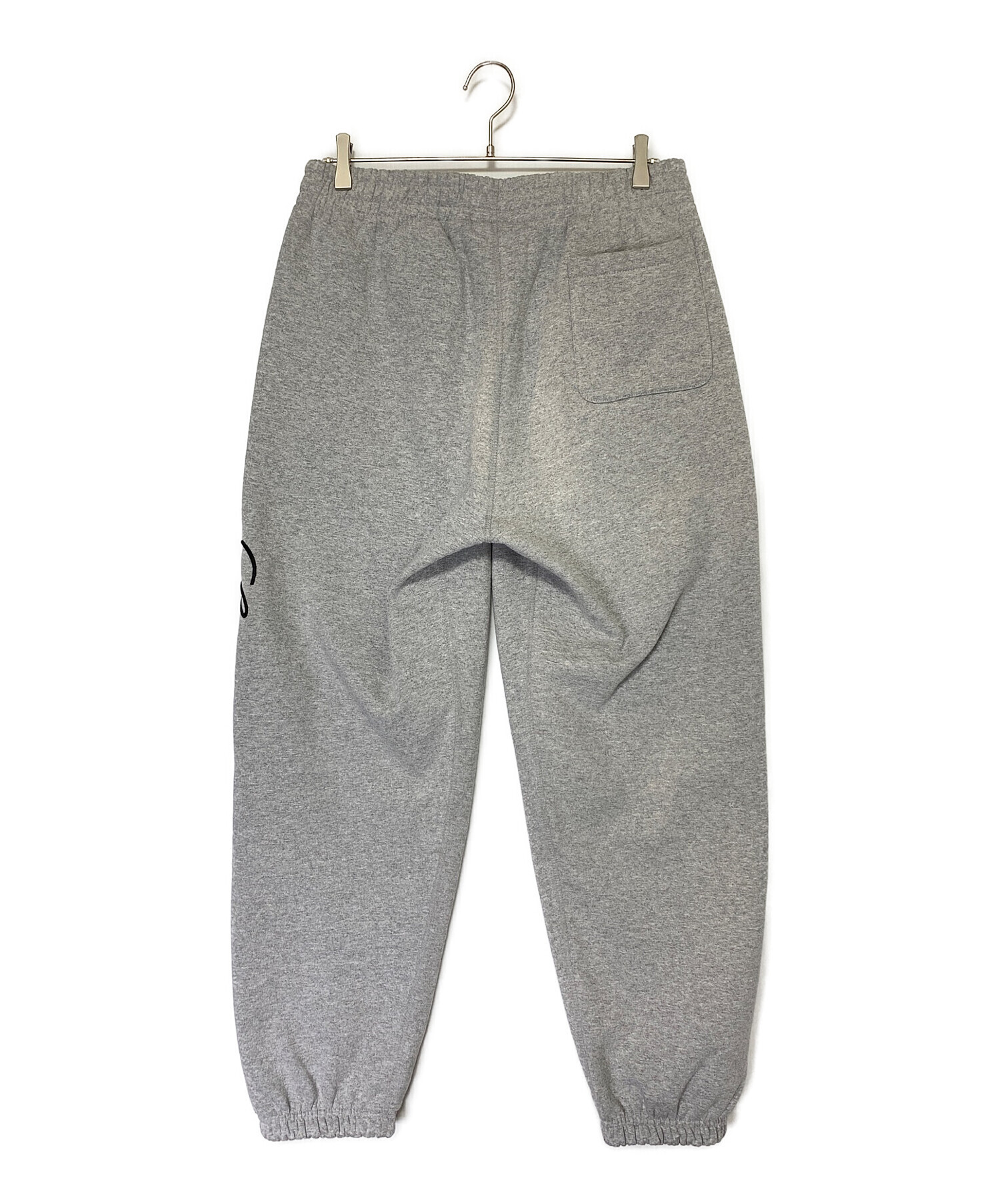 Supreme Raised Script Sweatpant Grey Mお値下げ可能でしょうか - パンツ