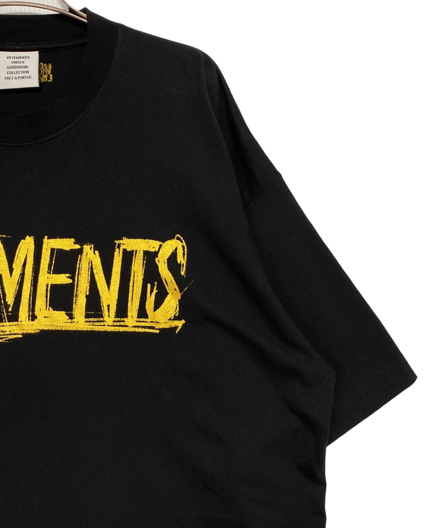 中古・古着通販】VETEMENTS (ヴェトモン) ワールドツアーロゴプリントTシャツ ブラック サイズ:XS｜ブランド・古着通販  トレファク公式【TREFAC FASHION】スマホサイト