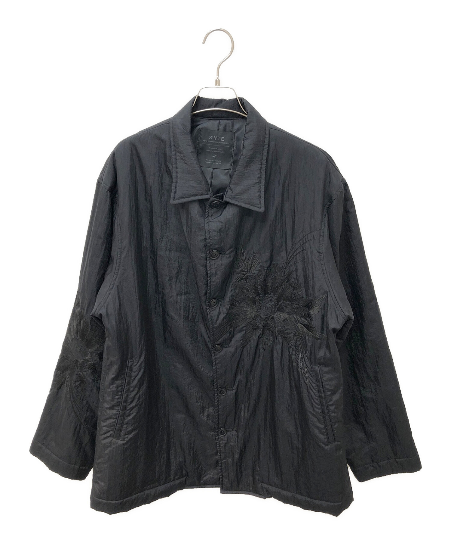 s'yte (サイト) Nylon Washer Padded Flower Embroidery Big Jacket ブラック サイズ:3