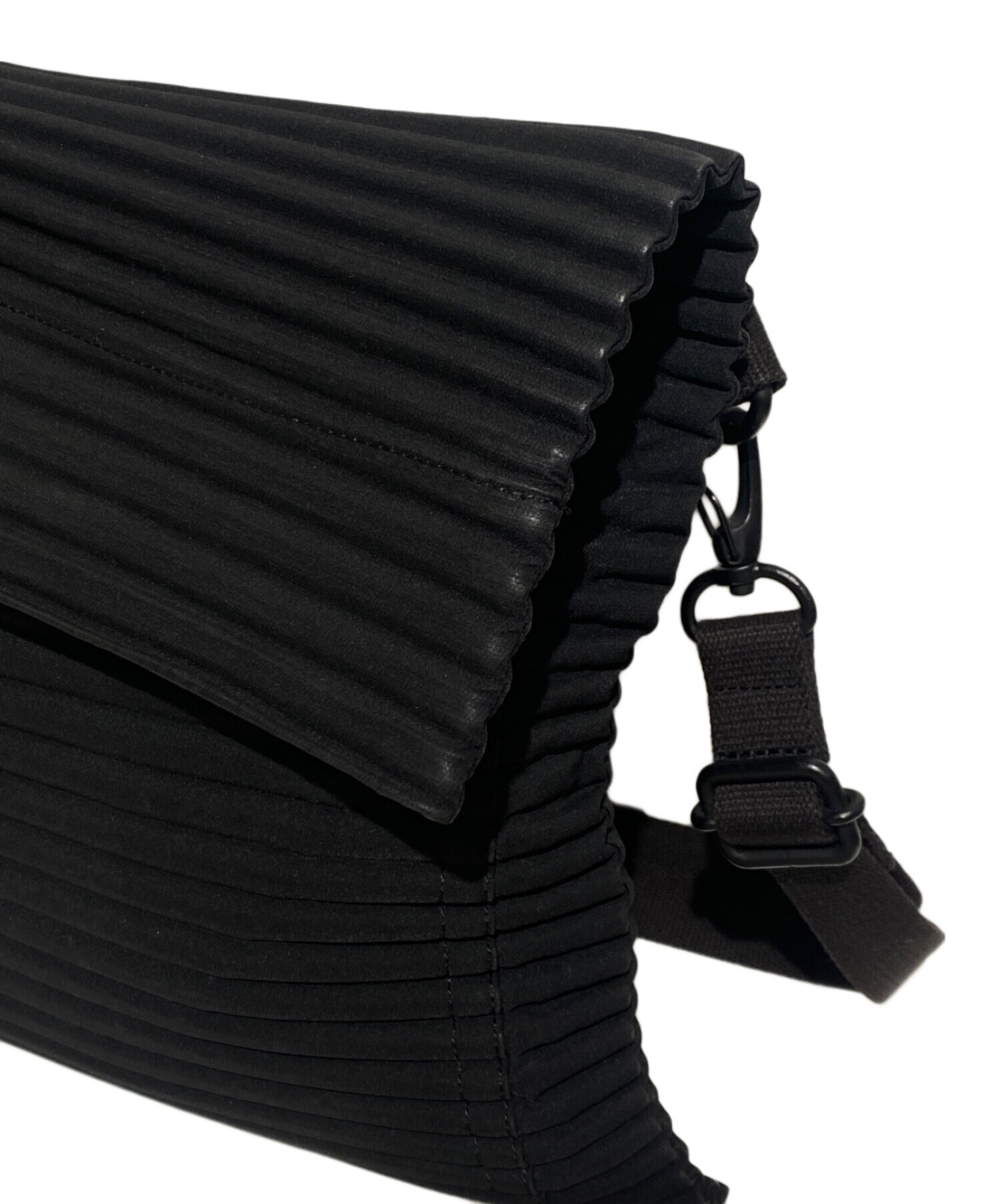 HOMME PLISSE ISSEY MIYAKE (オムプリッセ イッセイ ミヤケ) PLEATS SHOULDER  BAG(プリーツショルダーバッグ) ブラック サイズ:-