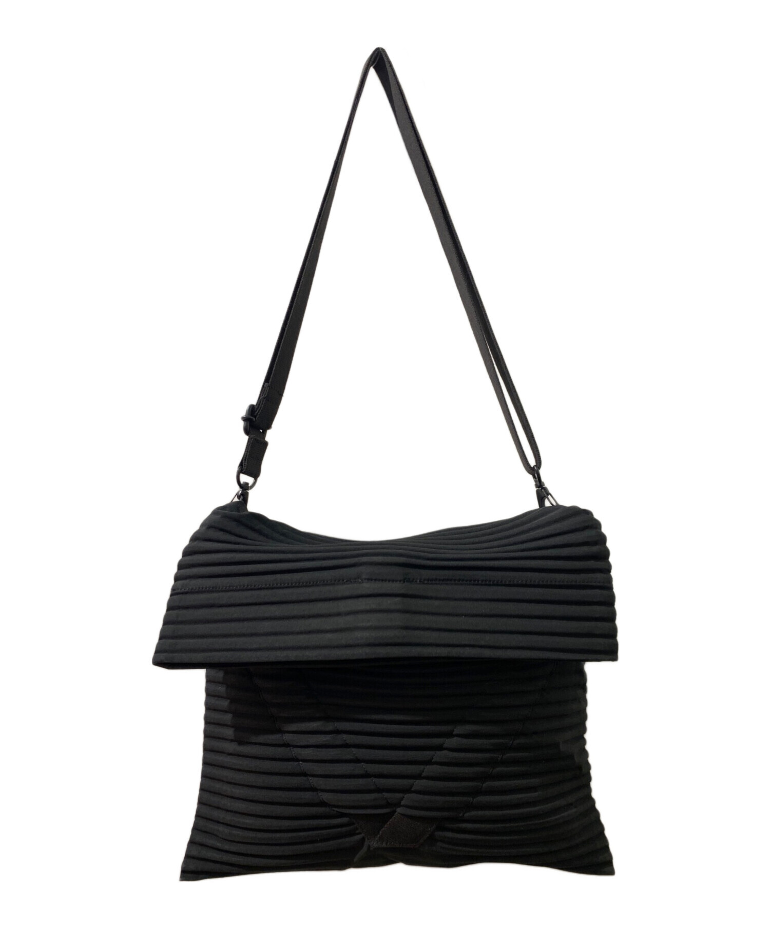 HOMME PLISSE ISSEY MIYAKE (オムプリッセ イッセイ ミヤケ) PLEATS SHOULDER  BAG(プリーツショルダーバッグ) ブラック サイズ:-