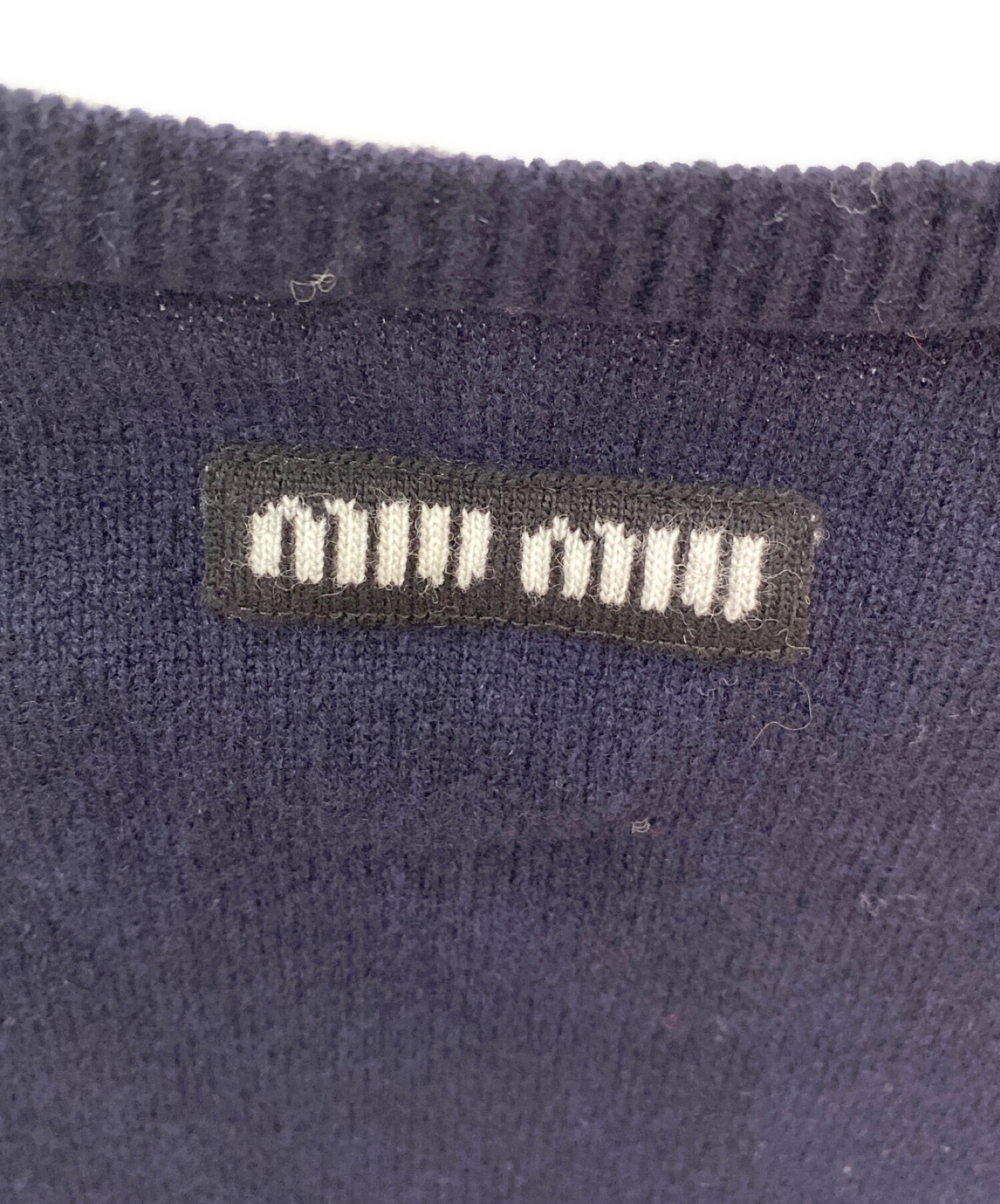 中古・古着通販】MIU MIU (ミュウミュウ) Vネックバックロゴニット