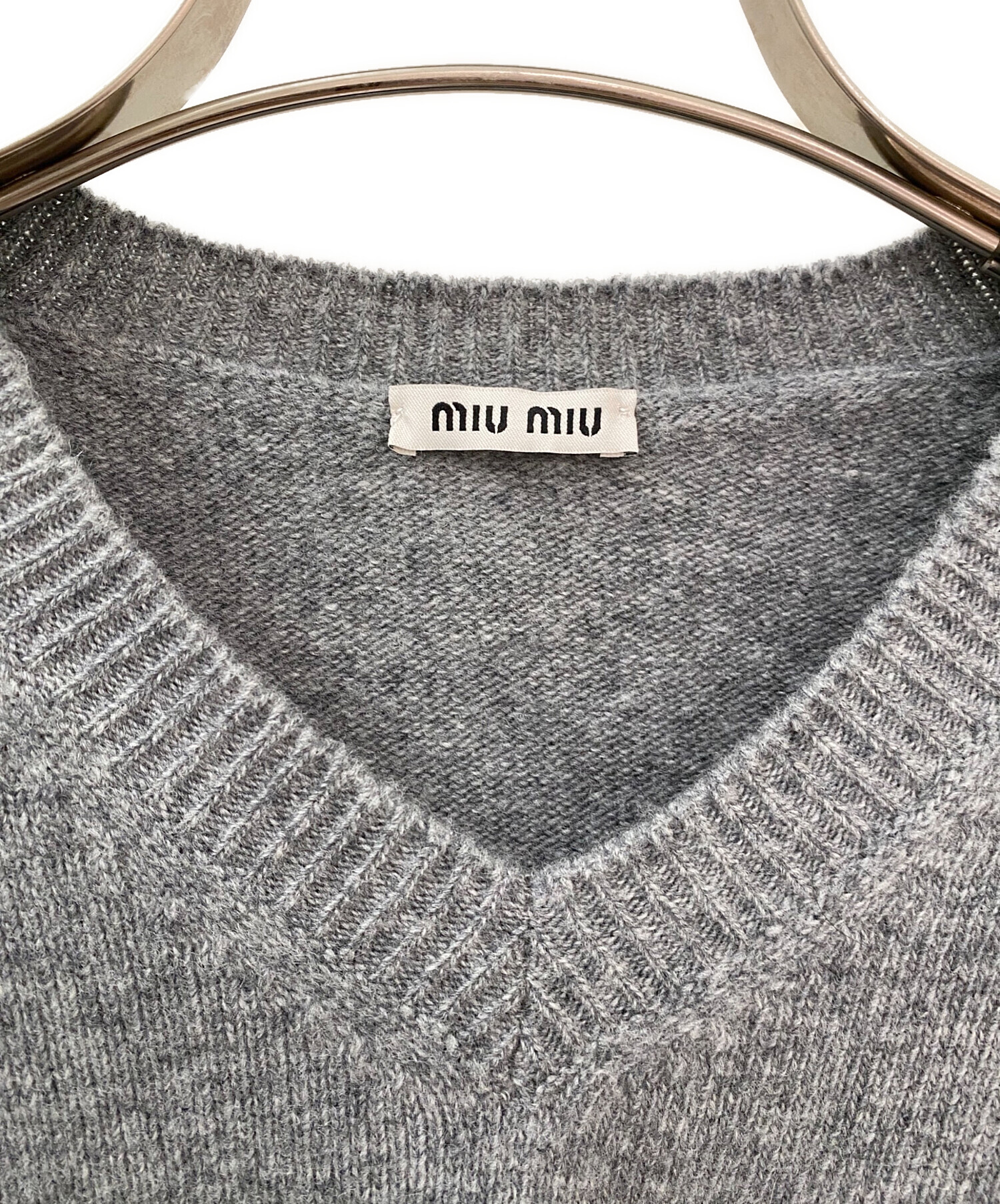 中古・古着通販】MIU MIU (ミュウミュウ) カットオフショート丈ニット グレー サイズ:38｜ブランド・古着通販 トレファク公式【TREFAC  FASHION】スマホサイト