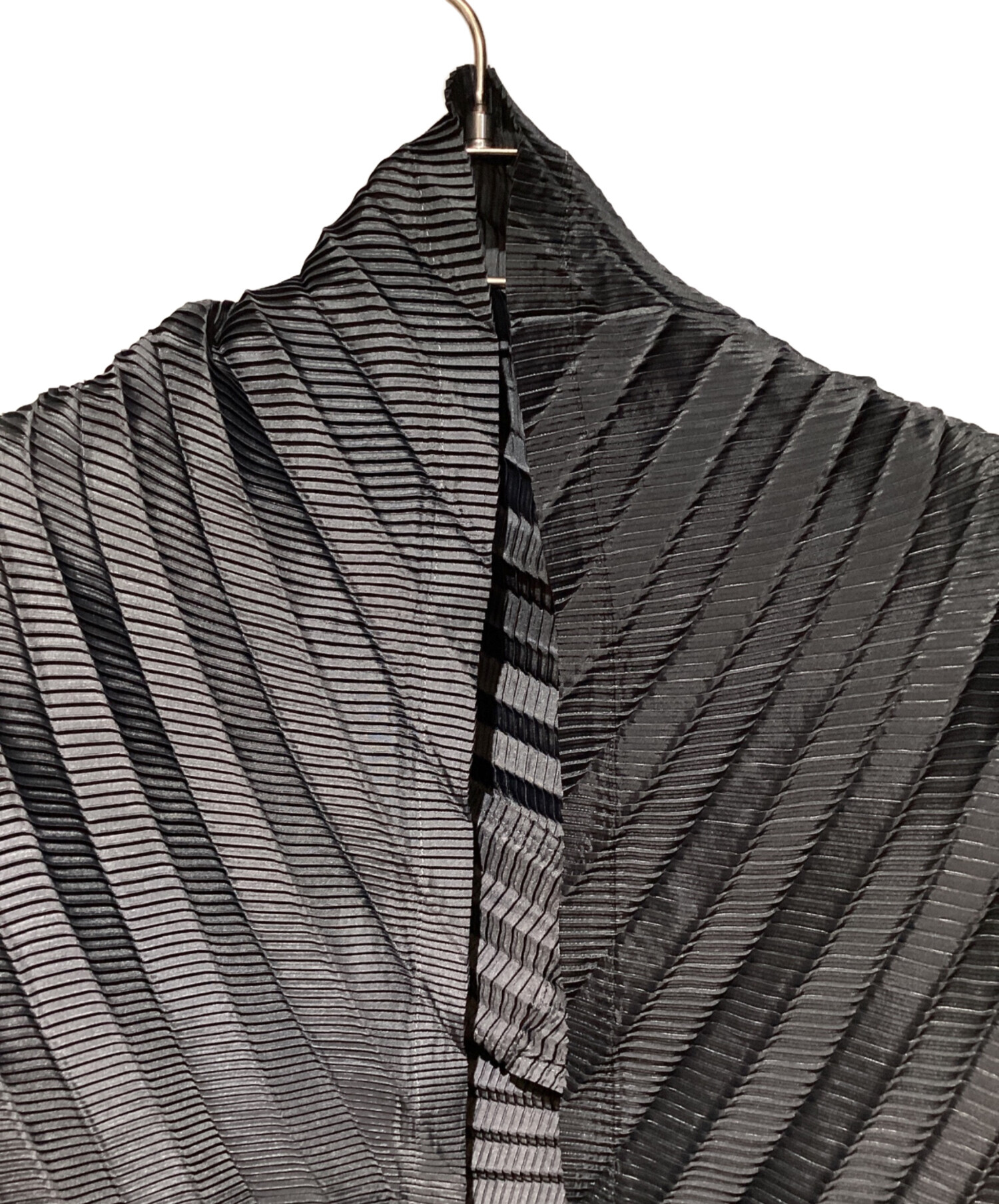 ISSEY MIYAKE (イッセイミヤケ) Pleats shaped cardigan(変形プリーツカーディガン) ブラック サイズ:2 未使用品