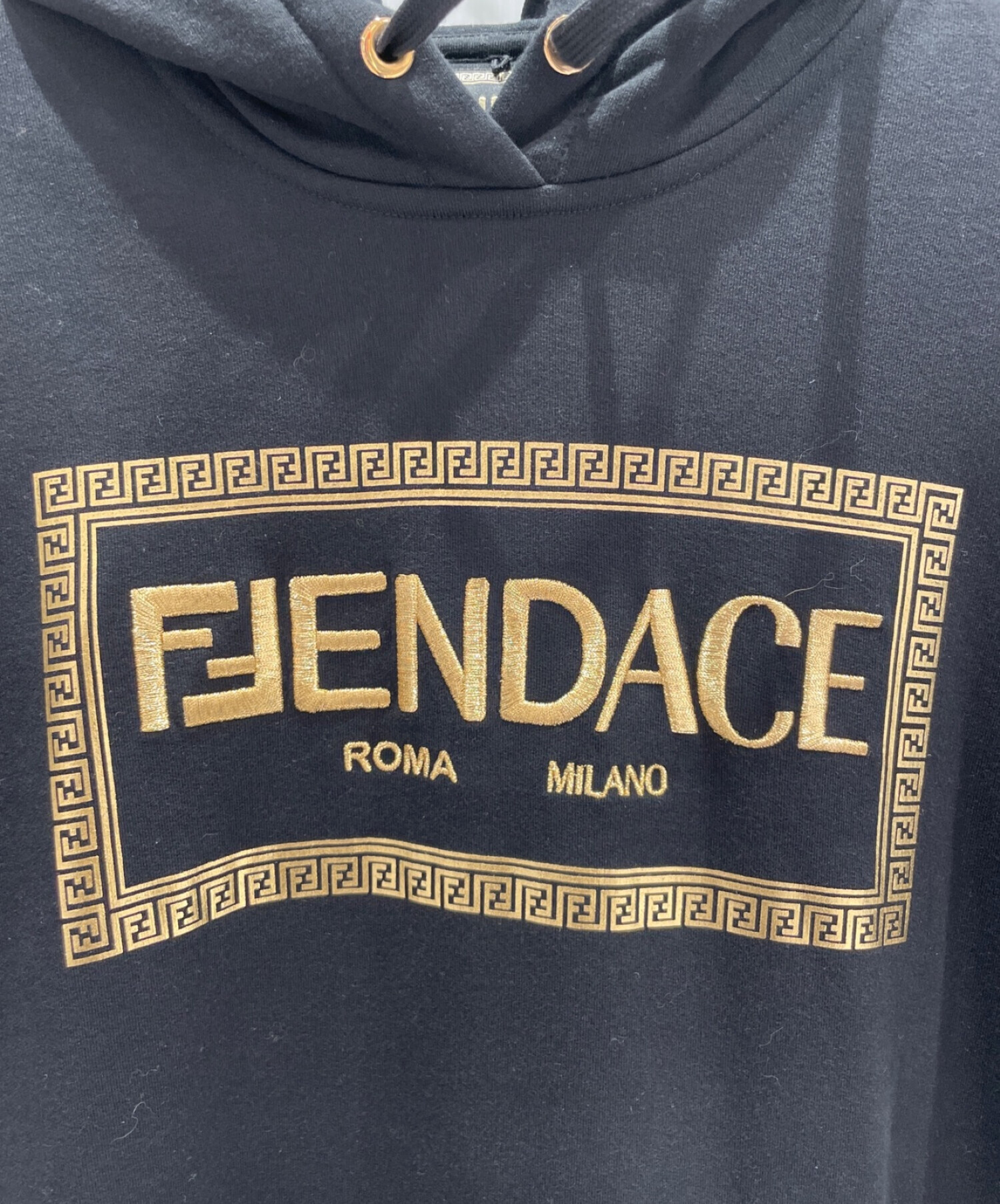 FENDI (フェンディ) VERSACE (ヴェルサーチ) ロゴエンブロイダリーフーディ ブラック サイズ:S