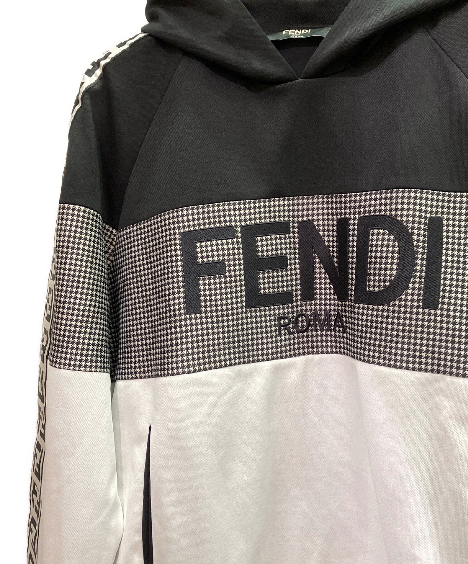 FENDI (フェンディ) マルチカラージャージースウェットパーカー ブラック×ホワイト サイズ:M